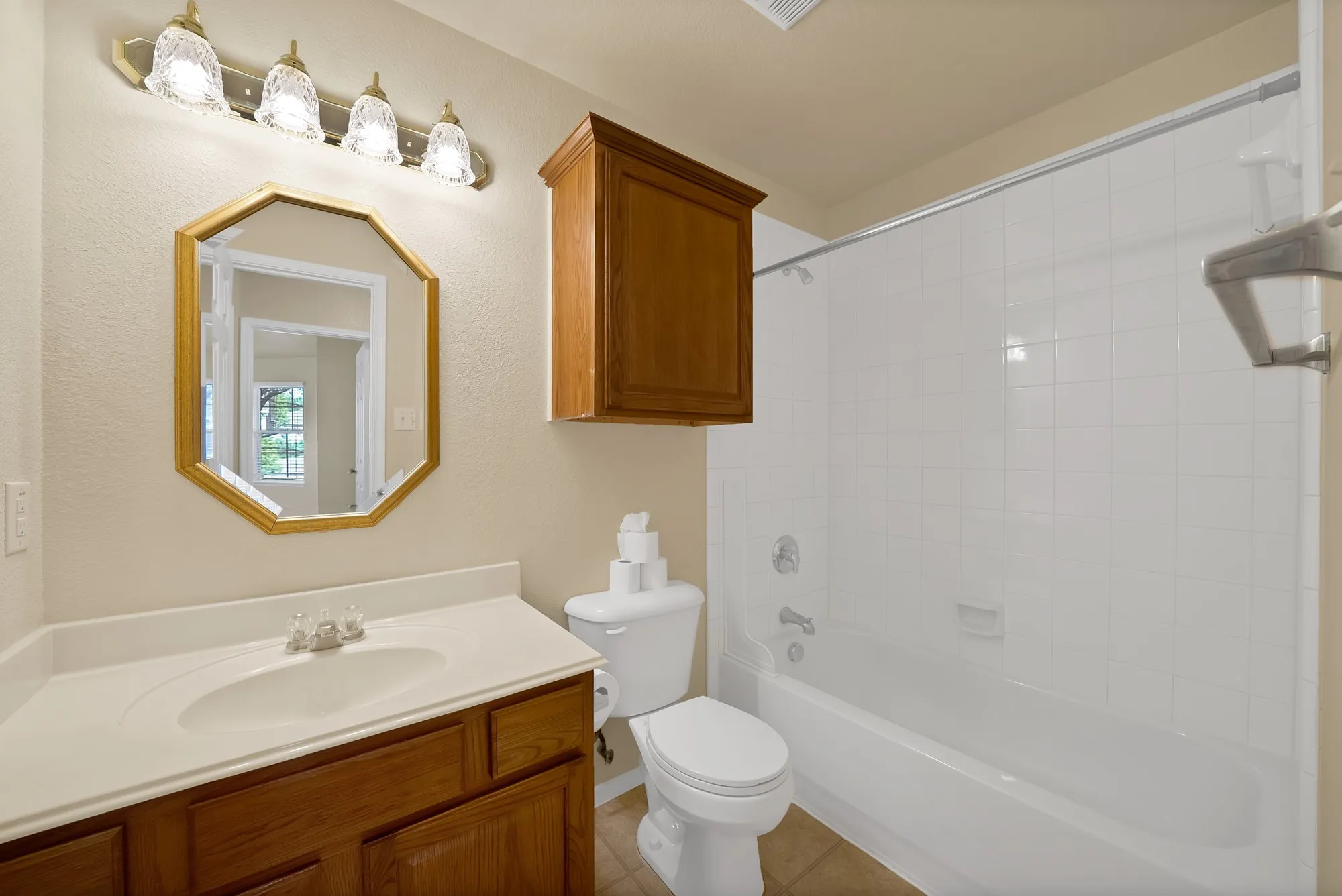 Single Family Residence For Sale in Collin County , 1405 Oak Hollow Lane, Anna, Texas 75409, 3 Bedroom, 2 Bathroom, 2 Garage spaces, 1,620 Sqft, built in 2004, mls#21261920, Real Estate Agent in Anna, Homes For Sale in Collin county, Homes For Sale in Anna, Realtor in Anna Texas, Real Estate Brokerage Independent Realty Texas, Luminita Cordes Realtor