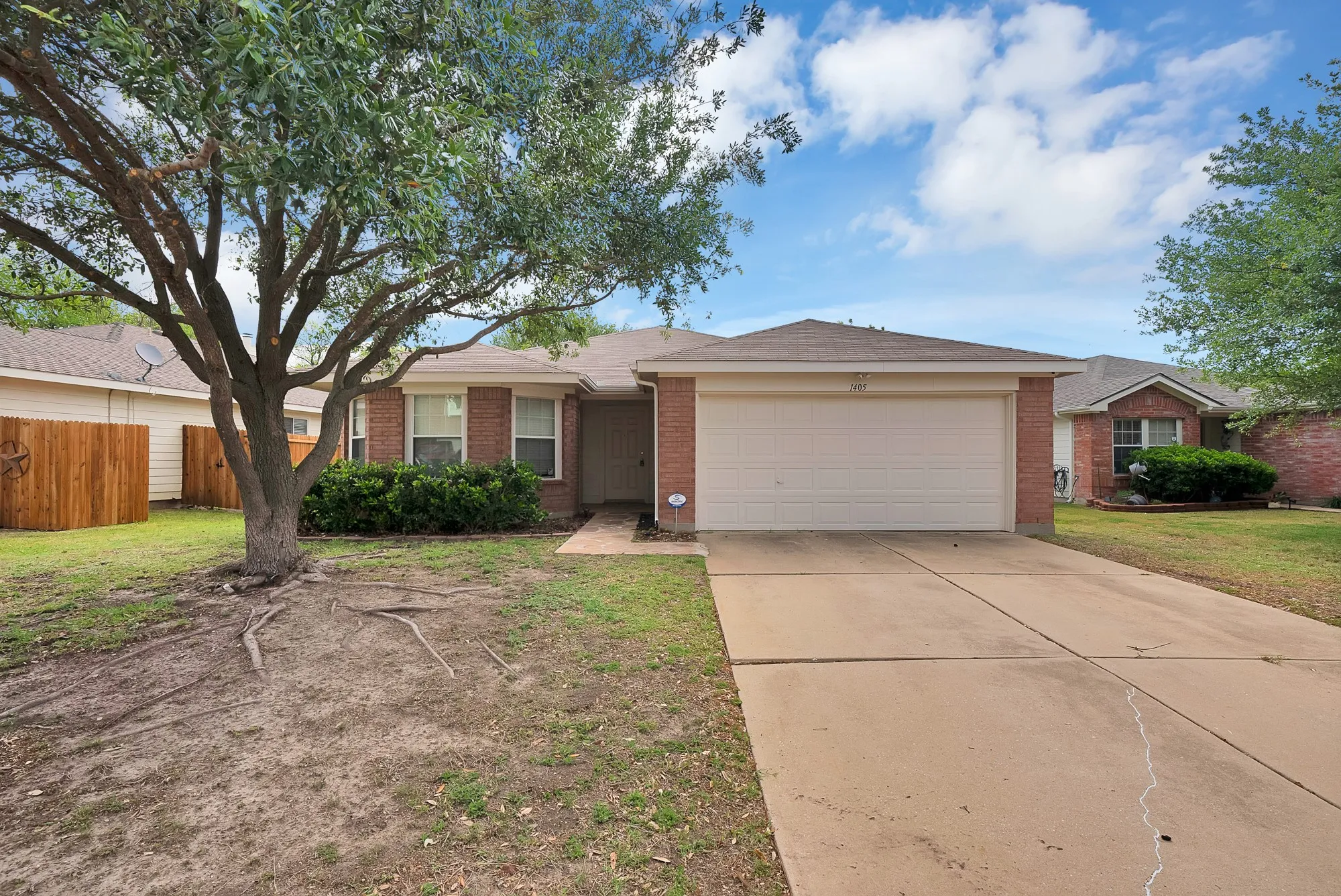 Single Family Residence For Sale in Collin County , 1405 Oak Hollow Lane, Anna, Texas 75409, 3 Bedroom, 2 Bathroom, 2 Garage spaces, 1,620 Sqft, built in 2004, mls#21261920, Real Estate Agent in Anna, Homes For Sale in Collin county, Homes For Sale in Anna, Realtor in Anna Texas, Real Estate Brokerage Independent Realty Texas, Luminita Cordes Realtor