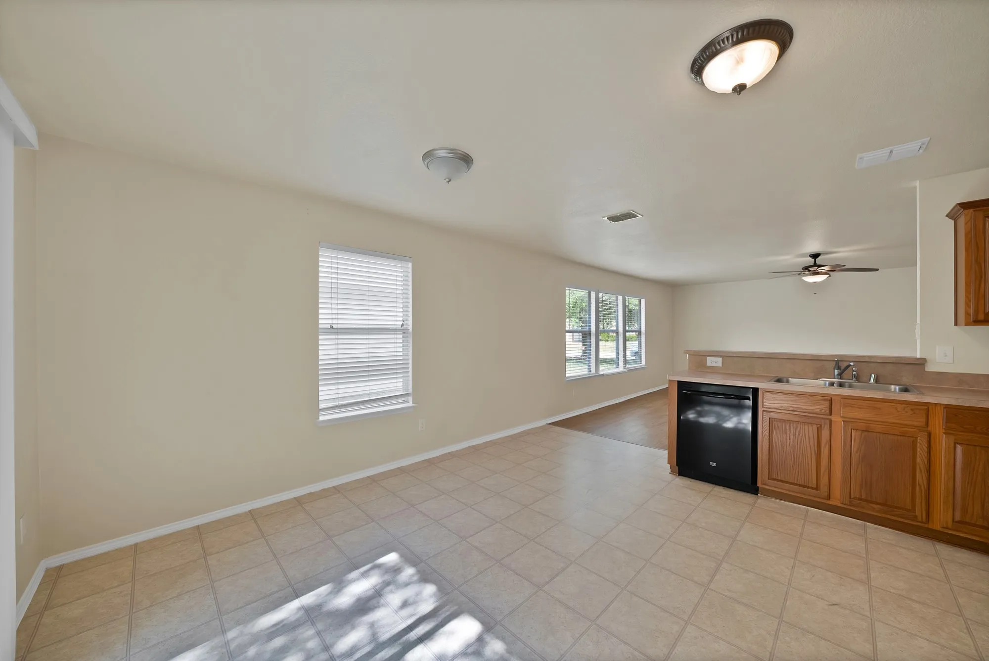 Single Family Residence For Sale in Collin County , 1405 Oak Hollow Lane, Anna, Texas 75409, 3 Bedroom, 2 Bathroom, 2 Garage spaces, 1,620 Sqft, built in 2004, mls#21261920, Real Estate Agent in Anna, Homes For Sale in Collin county, Homes For Sale in Anna, Realtor in Anna Texas, Real Estate Brokerage Independent Realty Texas, Luminita Cordes Realtor