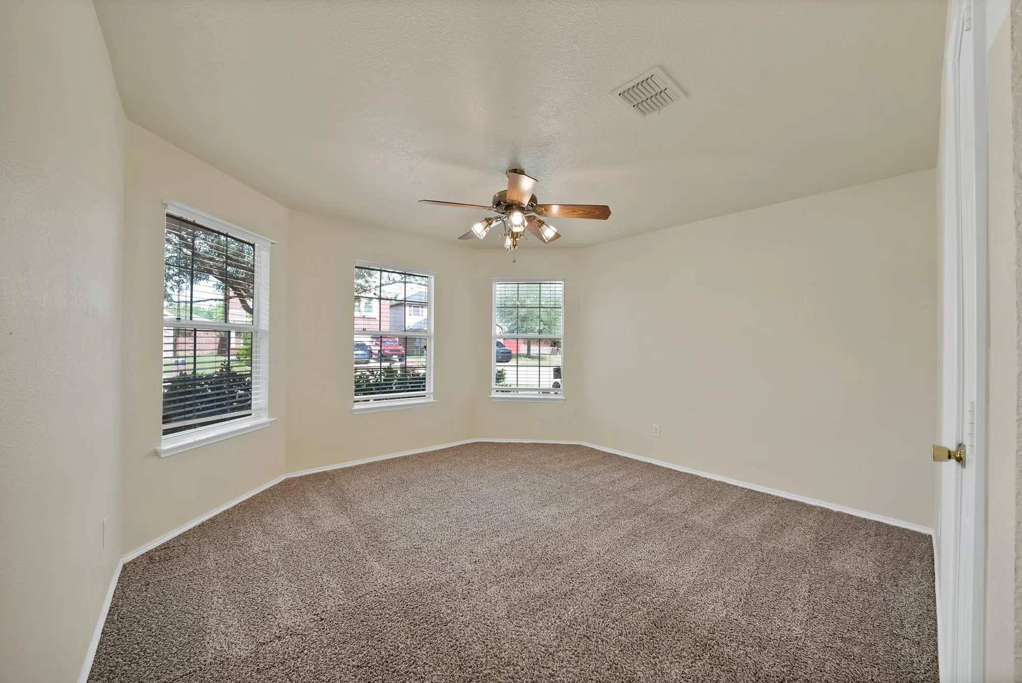Single Family Residence For Sale in Collin County , 1405 Oak Hollow Lane, Anna, Texas 75409, 3 Bedroom, 2 Bathroom, 2 Garage spaces, 1,620 Sqft, built in 2004, mls#21261920, Real Estate Agent in Anna, Homes For Sale in Collin county, Homes For Sale in Anna, Realtor in Anna Texas, Real Estate Brokerage Independent Realty Texas, Luminita Cordes Realtor