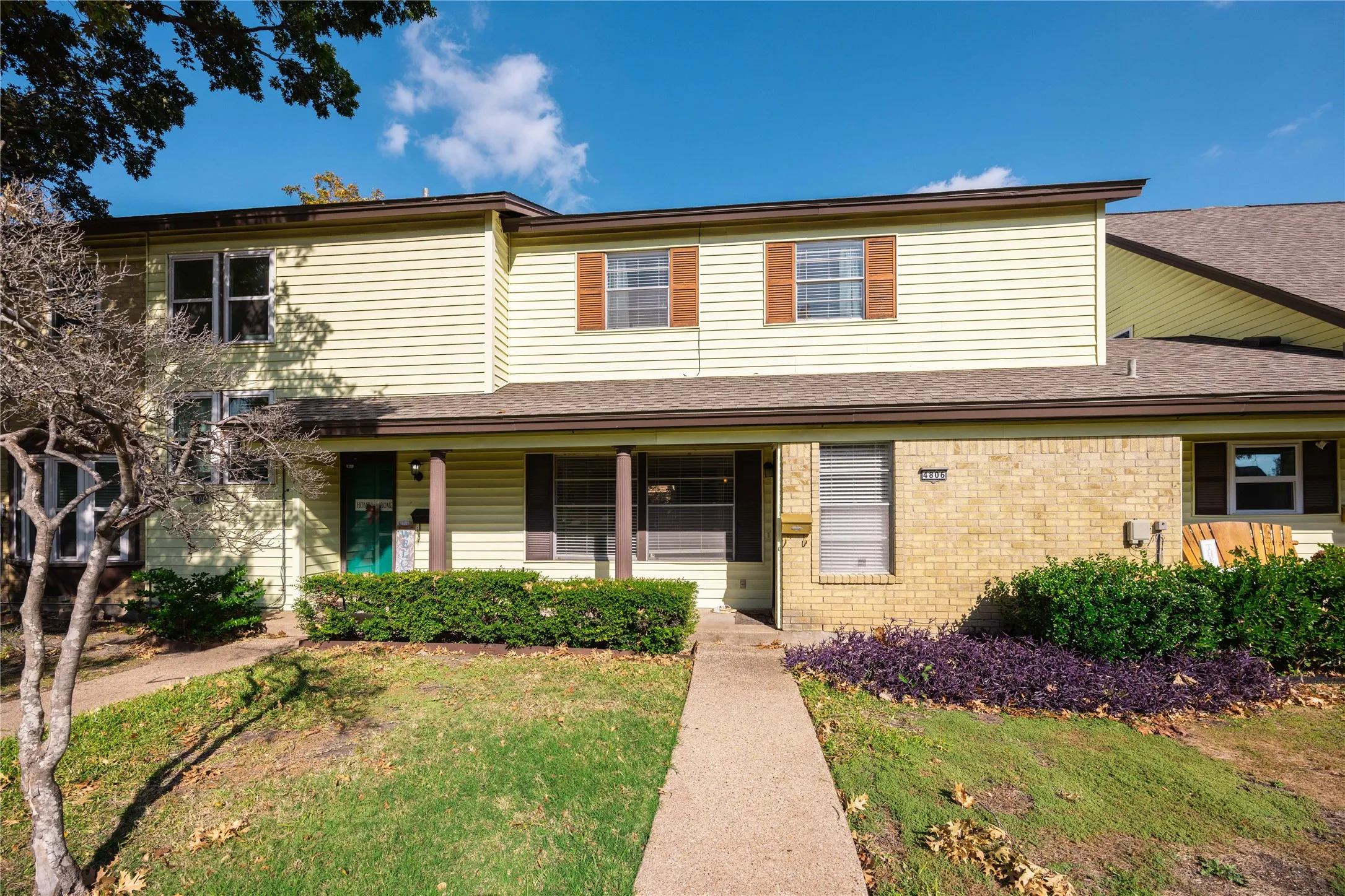 Townhouse For Sale in Dallas County , 4806 Rollingwood Court, Garland, Texas 75043, 3 Bedroom, 3 Bathroom, Garage spaces, 1,582 Sqft, built in 1973, mls#21261969, Real Estate Agent in Garland, Homes For Sale in Dallas county, Homes For Sale in Garland, Realtor in Garland Texas, Real Estate Brokerage Independent Realty Texas, Luminita Cordes Realtor