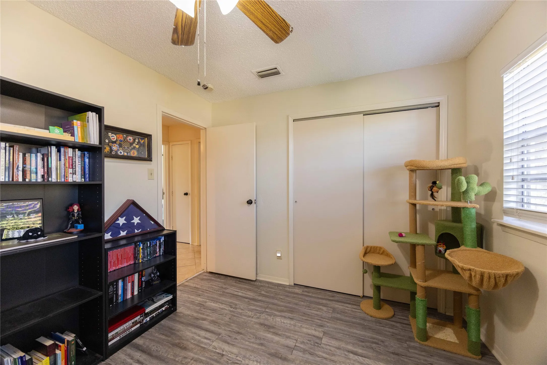 Townhouse For Sale in Dallas County , 4806 Rollingwood Court, Garland, Texas 75043, 3 Bedroom, 3 Bathroom, Garage spaces, 1,582 Sqft, built in 1973, mls#21261969, Real Estate Agent in Garland, Homes For Sale in Dallas county, Homes For Sale in Garland, Realtor in Garland Texas, Real Estate Brokerage Independent Realty Texas, Luminita Cordes Realtor