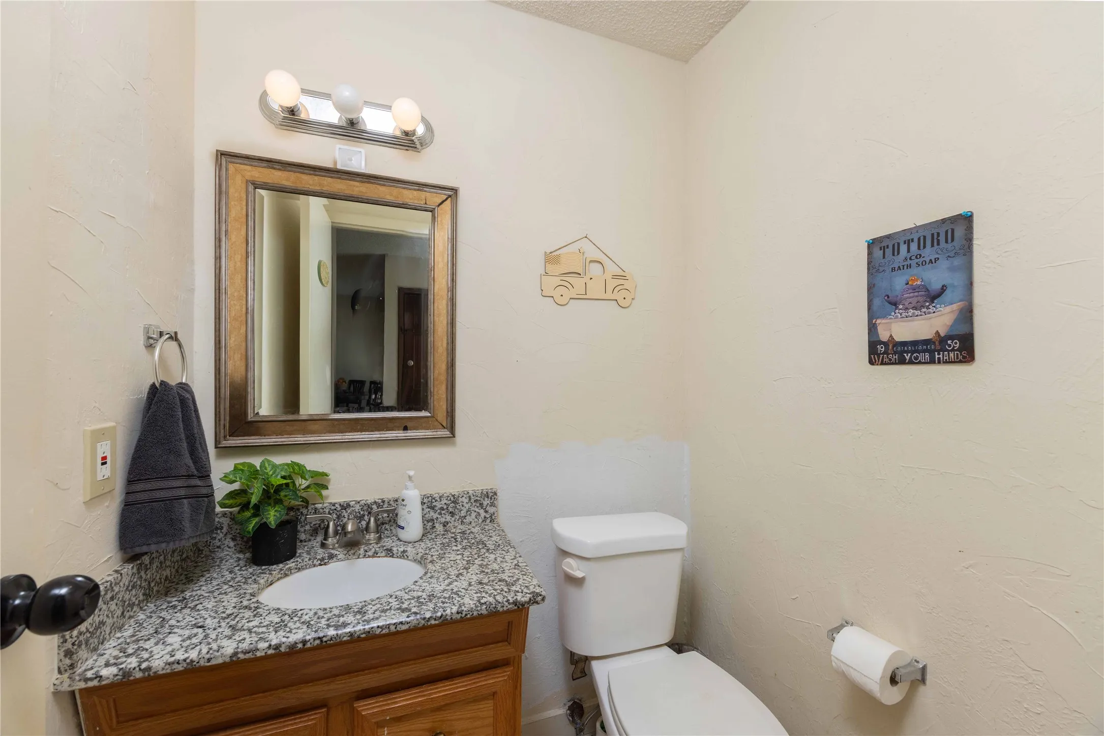 Townhouse For Sale in Dallas County , 4806 Rollingwood Court, Garland, Texas 75043, 3 Bedroom, 3 Bathroom, Garage spaces, 1,582 Sqft, built in 1973, mls#21261969, Real Estate Agent in Garland, Homes For Sale in Dallas county, Homes For Sale in Garland, Realtor in Garland Texas, Real Estate Brokerage Independent Realty Texas, Luminita Cordes Realtor