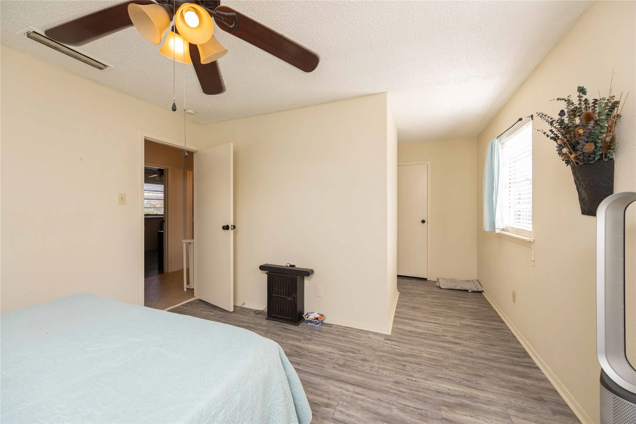 Townhouse For Sale in Dallas County , 4806 Rollingwood Court, Garland, Texas 75043, 3 Bedroom, 3 Bathroom, Garage spaces, 1,582 Sqft, built in 1973, mls#21261969, Real Estate Agent in Garland, Homes For Sale in Dallas county, Homes For Sale in Garland, Realtor in Garland Texas, Real Estate Brokerage Independent Realty Texas, Luminita Cordes Realtor