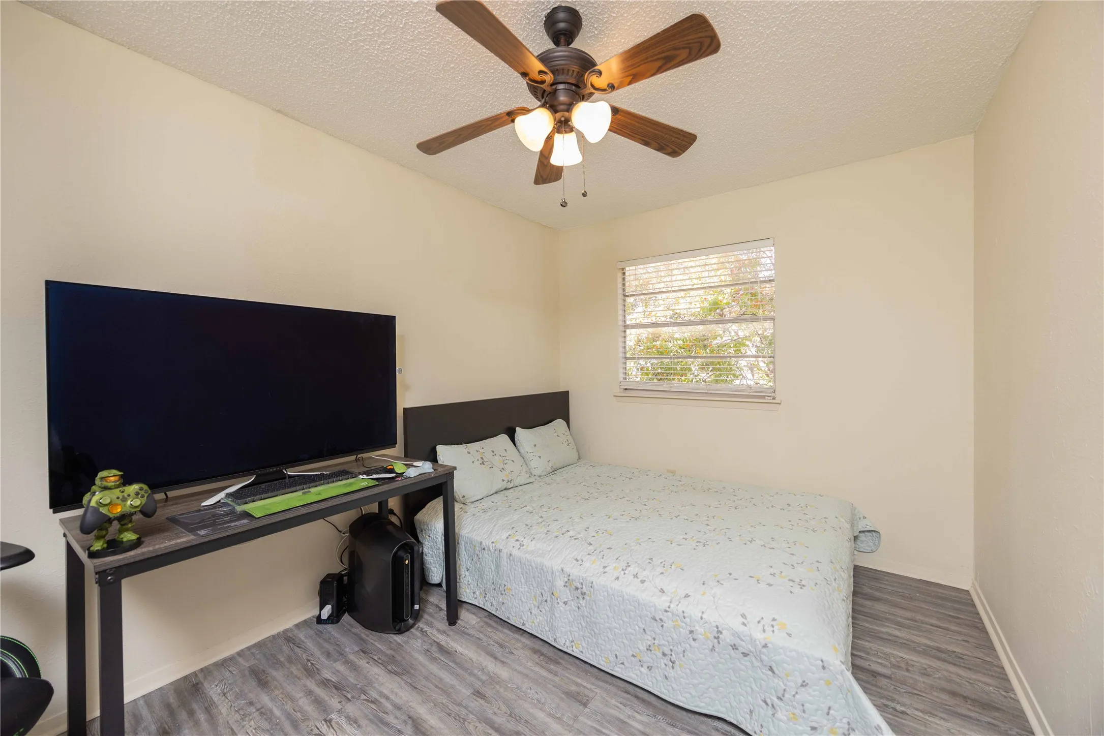 Townhouse For Sale in Dallas County , 4806 Rollingwood Court, Garland, Texas 75043, 3 Bedroom, 3 Bathroom, Garage spaces, 1,582 Sqft, built in 1973, mls#21261969, Real Estate Agent in Garland, Homes For Sale in Dallas county, Homes For Sale in Garland, Realtor in Garland Texas, Real Estate Brokerage Independent Realty Texas, Luminita Cordes Realtor