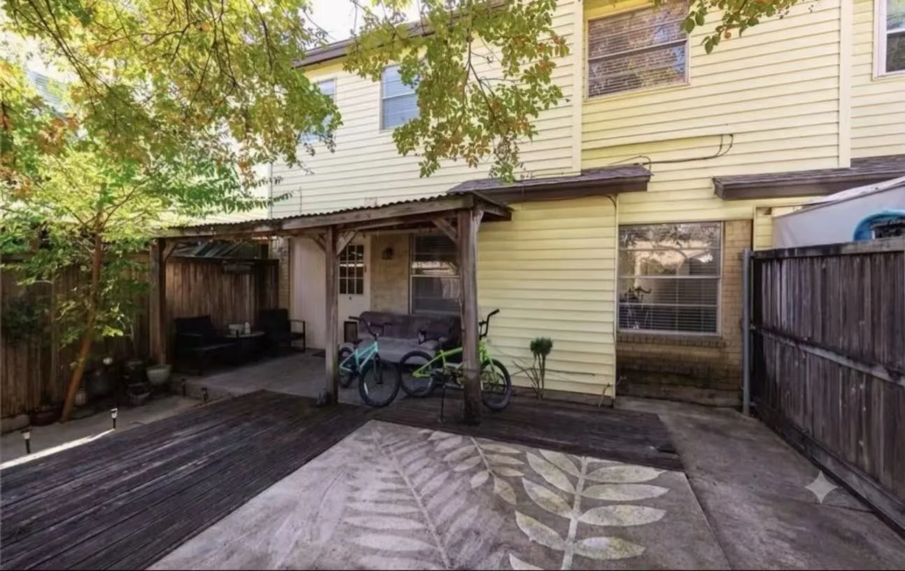 Townhouse For Sale in Dallas County , 4806 Rollingwood Court, Garland, Texas 75043, 3 Bedroom, 3 Bathroom, Garage spaces, 1,582 Sqft, built in 1973, mls#21261969, Real Estate Agent in Garland, Homes For Sale in Dallas county, Homes For Sale in Garland, Realtor in Garland Texas, Real Estate Brokerage Independent Realty Texas, Luminita Cordes Realtor