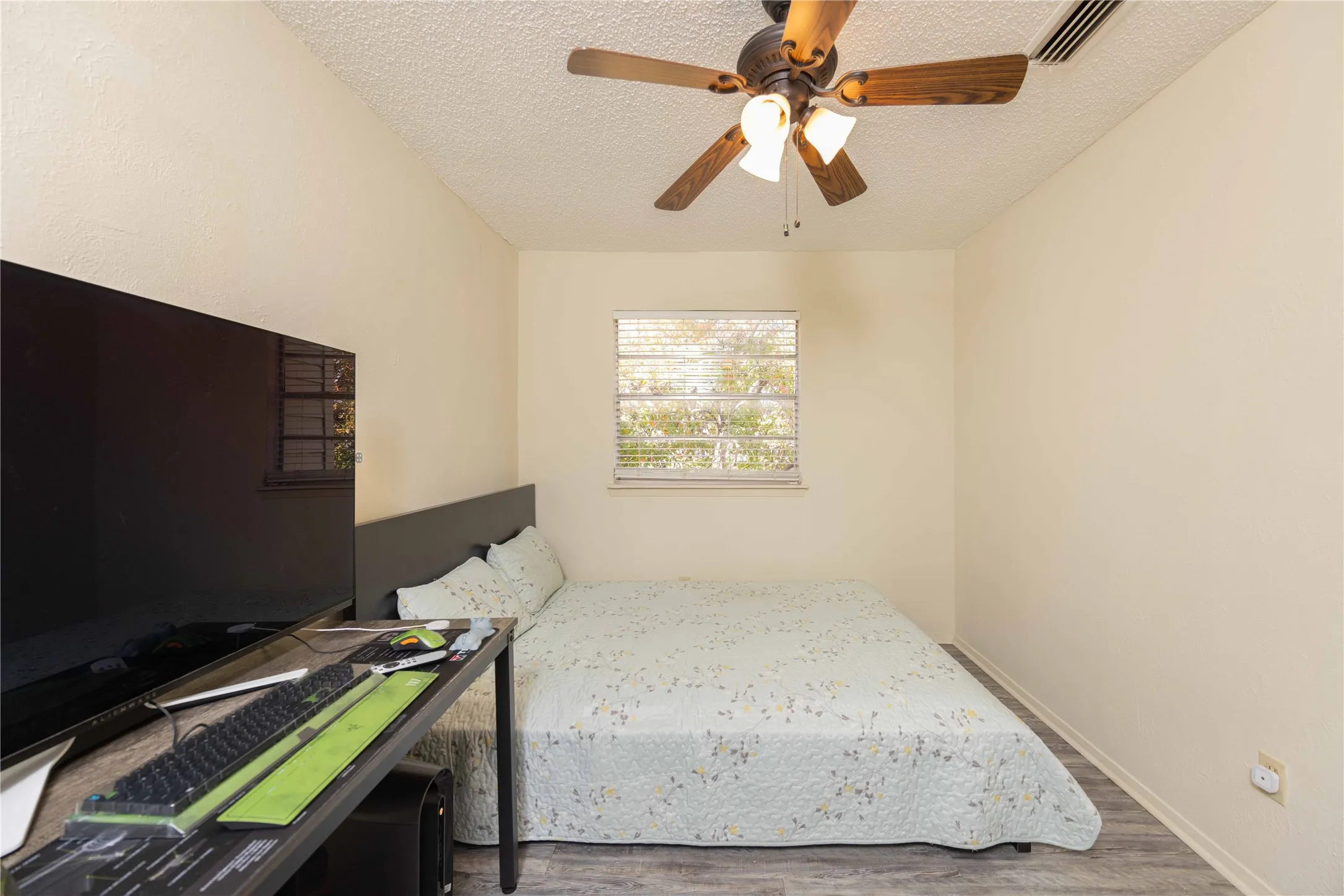 Townhouse For Sale in Dallas County , 4806 Rollingwood Court, Garland, Texas 75043, 3 Bedroom, 3 Bathroom, Garage spaces, 1,582 Sqft, built in 1973, mls#21261969, Real Estate Agent in Garland, Homes For Sale in Dallas county, Homes For Sale in Garland, Realtor in Garland Texas, Real Estate Brokerage Independent Realty Texas, Luminita Cordes Realtor