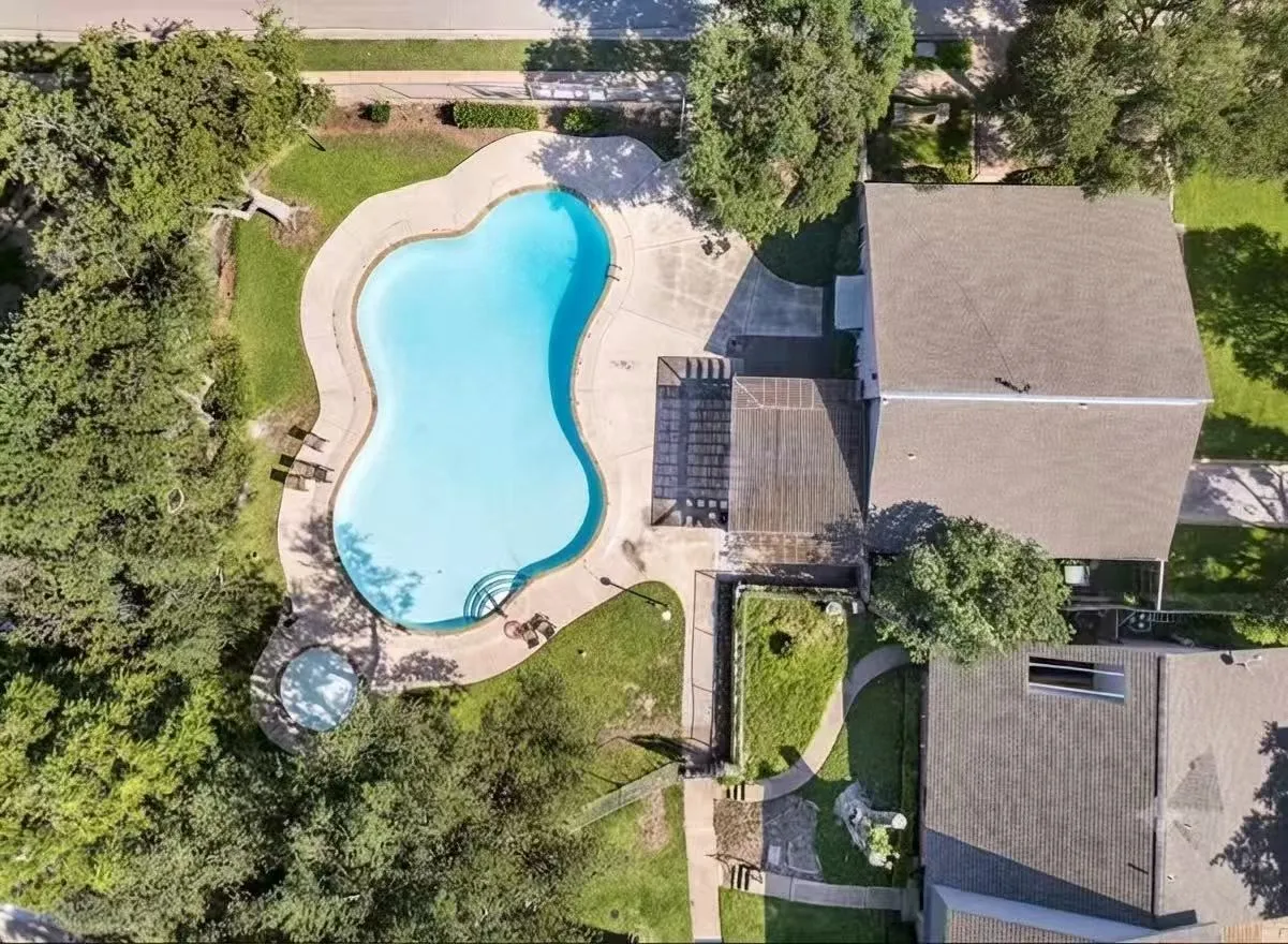 Townhouse For Sale in Dallas County , 4806 Rollingwood Court, Garland, Texas 75043, 3 Bedroom, 3 Bathroom, Garage spaces, 1,582 Sqft, built in 1973, mls#21261969, Real Estate Agent in Garland, Homes For Sale in Dallas county, Homes For Sale in Garland, Realtor in Garland Texas, Real Estate Brokerage Independent Realty Texas, Luminita Cordes Realtor