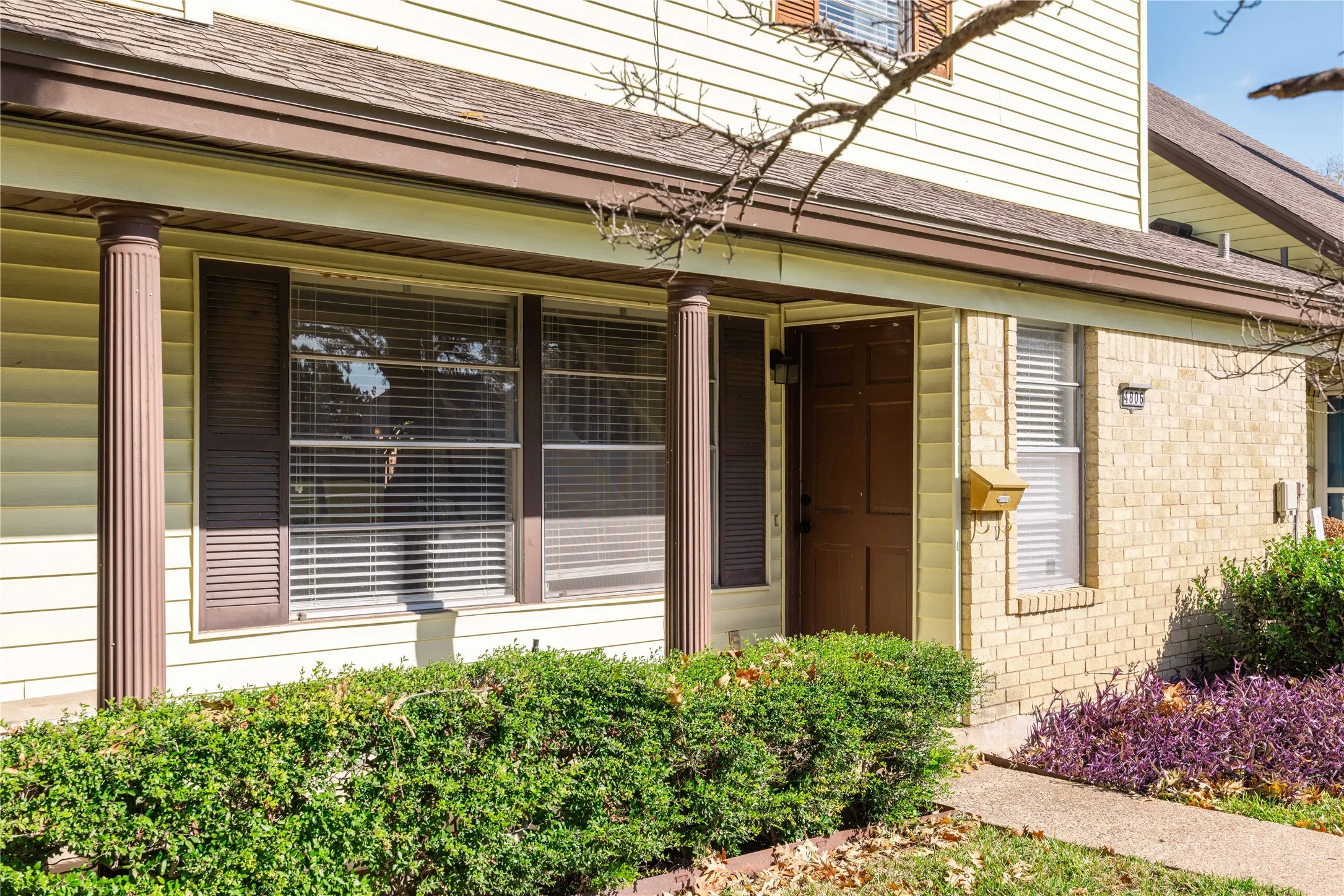 Townhouse For Sale in Dallas County , 4806 Rollingwood Court, Garland, Texas 75043, 3 Bedroom, 3 Bathroom, Garage spaces, 1,582 Sqft, built in 1973, mls#21261969, Real Estate Agent in Garland, Homes For Sale in Dallas county, Homes For Sale in Garland, Realtor in Garland Texas, Real Estate Brokerage Independent Realty Texas, Luminita Cordes Realtor