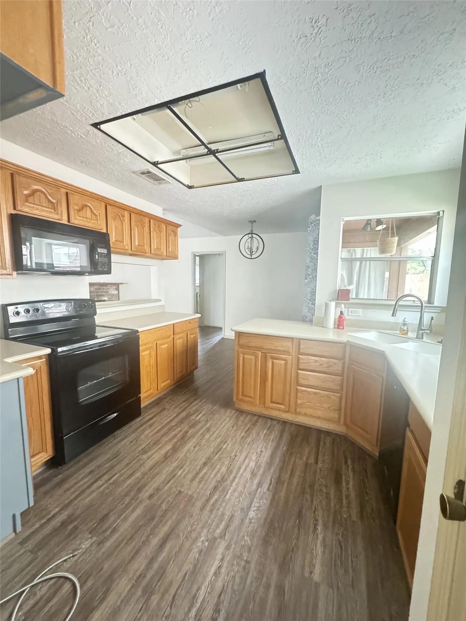 Single Family Residence For Sale in Harris County , 6846 Bullinger Drive, Spring, Texas 77379, 3 Bedroom, 2 Bathroom, 2 Garage spaces, 1,680 Sqft, built in 1983, mls#21261757, Real Estate Agent in Spring, Homes For Sale in Harris county, Homes For Sale in Spring, Realtor in Spring Texas, Real Estate Brokerage Independent Realty Texas, Luminita Cordes Realtor