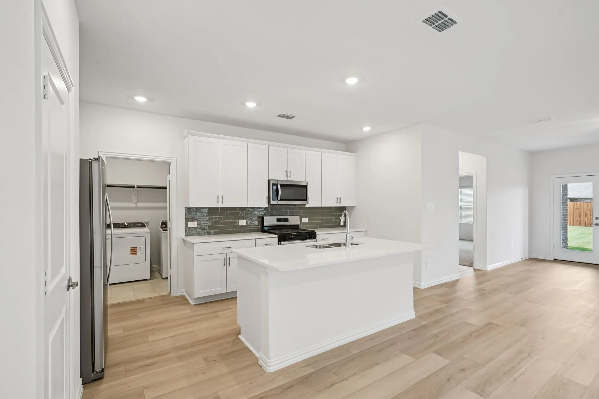  Photo is not of the actual home, but is an inspirational photo of builder’s model home and may depict options, furnishings, and/or decorator features that are not included.
