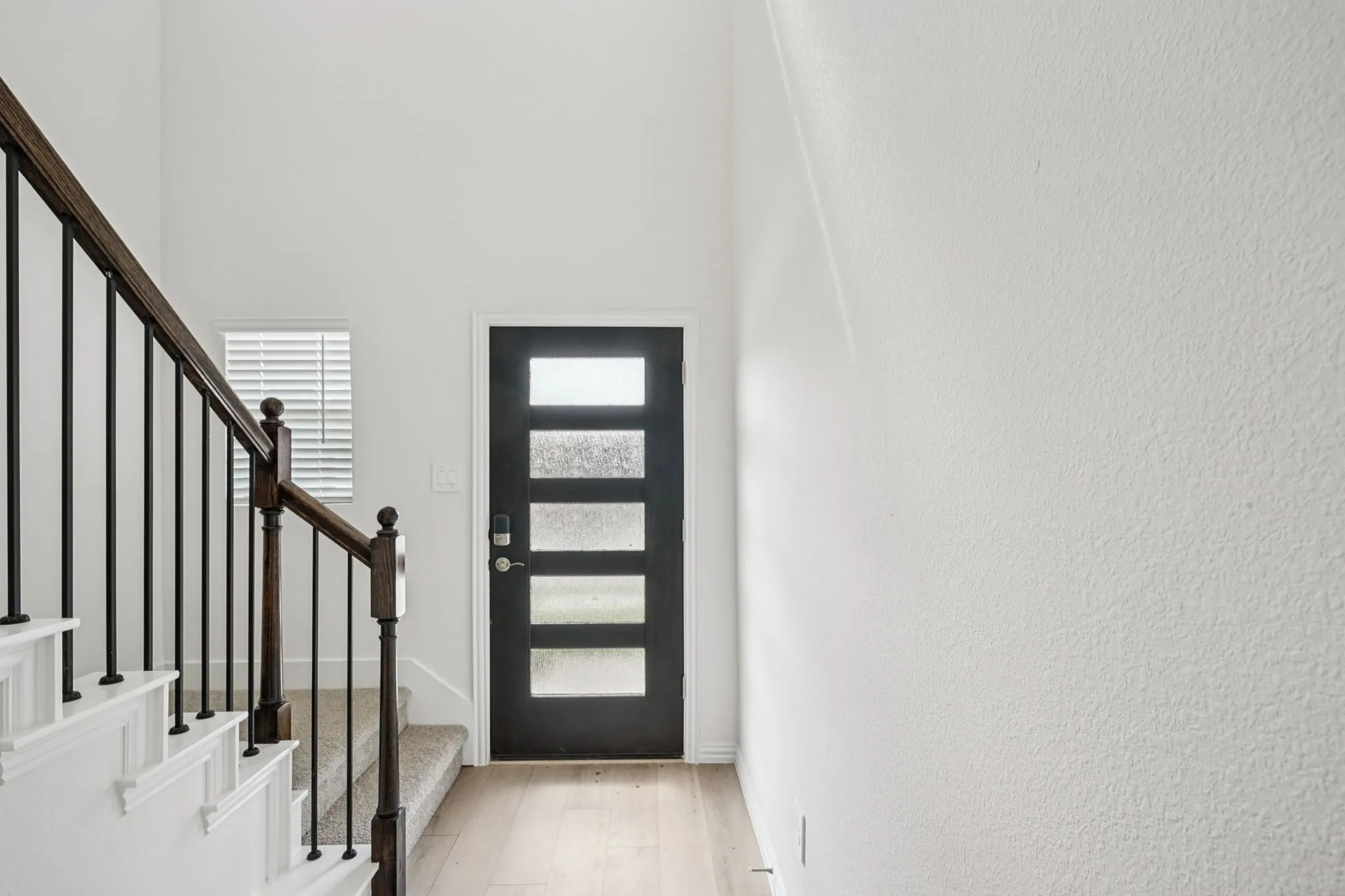  Photo is not of the actual home, but is an inspirational photo of builder’s model home and may depict options, furnishings, and/or decorator features that are not included.
