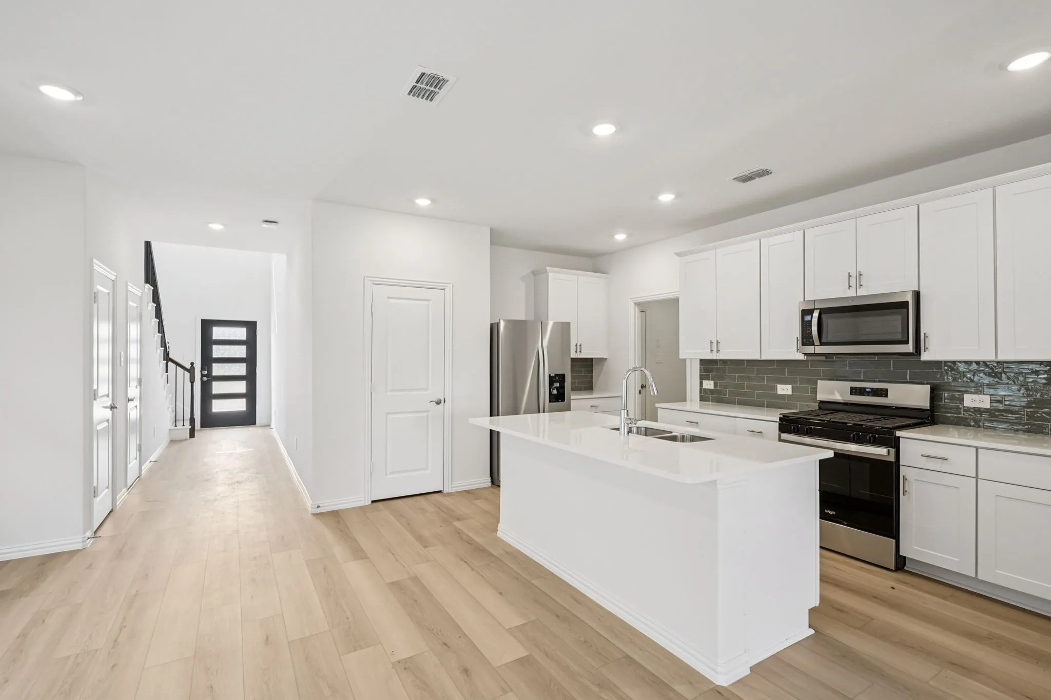  Photo is not of the actual home, but is an inspirational photo of builder’s model home and may depict options, furnishings, and/or decorator features that are not included.
