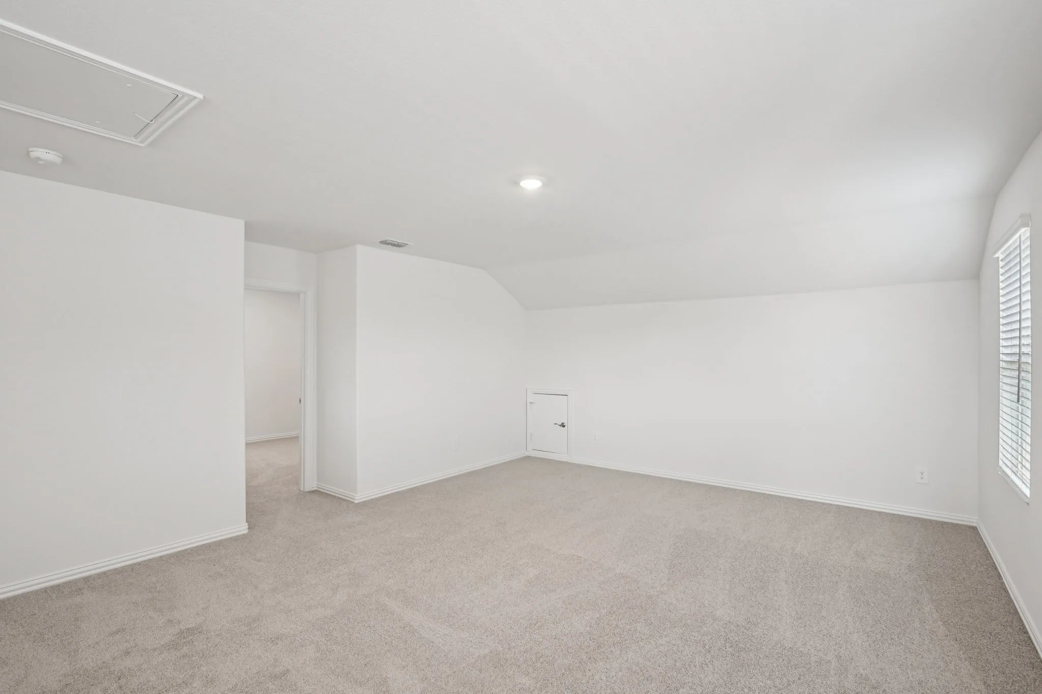  Photo is not of the actual home, but is an inspirational photo of builder’s model home and may depict options, furnishings, and/or decorator features that are not included.
