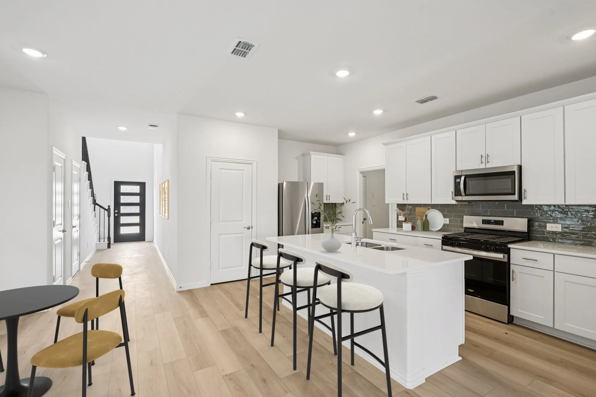  Photo is not of the actual home, but is an inspirational photo of builder’s model home and may depict options, furnishings, and/or decorator features that are not included.
