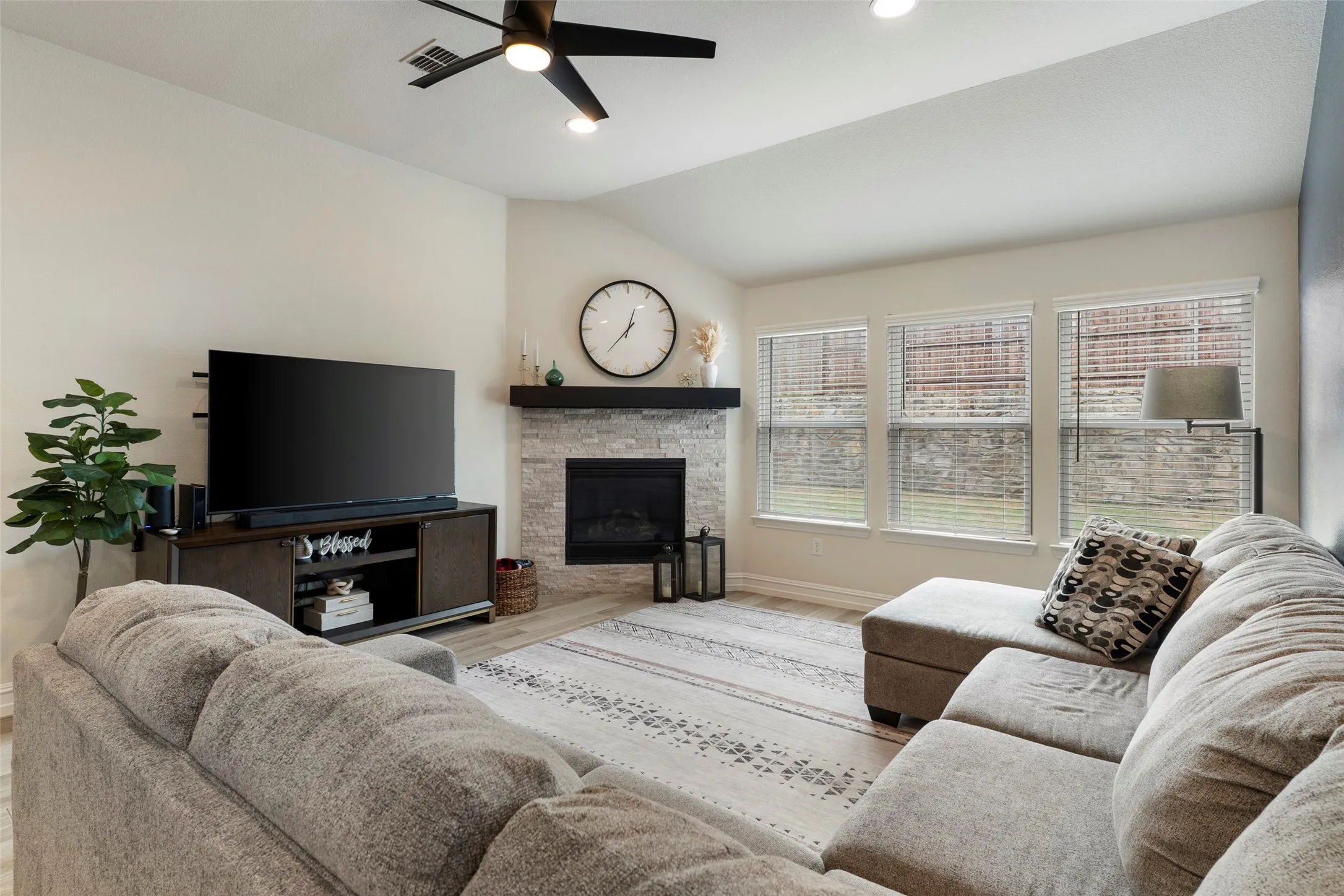 Single Family Residence For Sale in Collin County , 2020 Successful Drive, Wylie, Texas 75098, 3 Bedrooms, 2 Bathrooms, 2 Garage spaces, 2,219 Sqft, built in 2020, Preowned, Price $440,000, mls#21256898, Real Estate Agent in Wylie, Homes For Sale in Collin county, Homes For Sale in Wylie, Realtor in Wylie Texas, Real Estate Brokerage Independent Realty Texas, Luminita Cordes Realtor