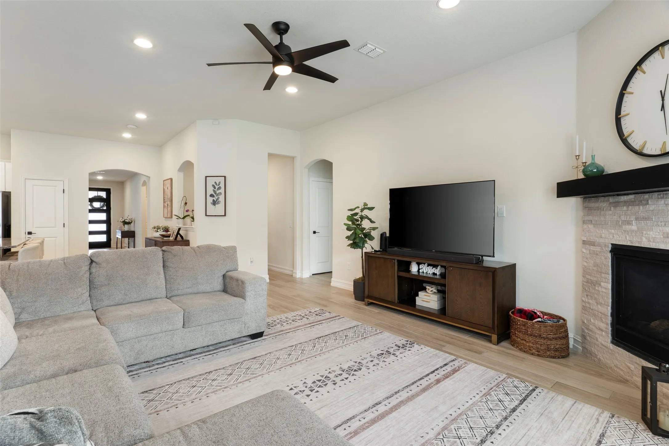 Single Family Residence For Sale in Collin County , 2020 Successful Drive, Wylie, Texas 75098, 3 Bedrooms, 2 Bathrooms, 2 Garage spaces, 2,219 Sqft, built in 2020, Preowned, Price $440,000, mls#21256898, Real Estate Agent in Wylie, Homes For Sale in Collin county, Homes For Sale in Wylie, Realtor in Wylie Texas, Real Estate Brokerage Independent Realty Texas, Luminita Cordes Realtor