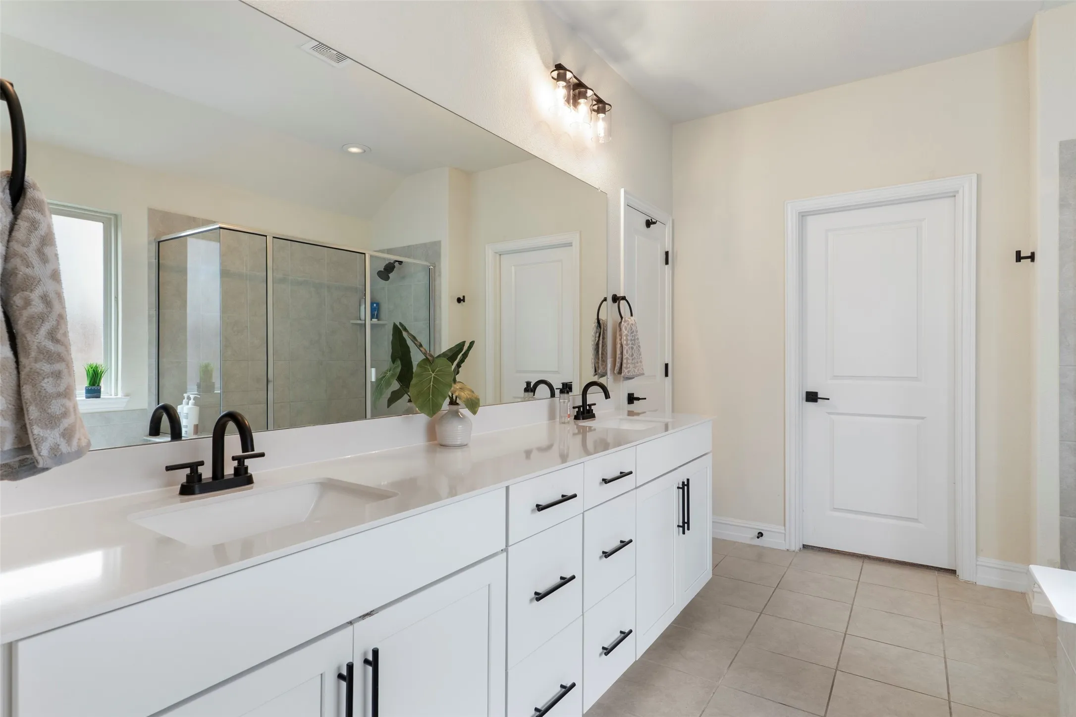 Single Family Residence For Sale in Collin County , 2020 Successful Drive, Wylie, Texas 75098, 3 Bedrooms, 2 Bathrooms, 2 Garage spaces, 2,219 Sqft, built in 2020, Preowned, Price $440,000, mls#21256898, Real Estate Agent in Wylie, Homes For Sale in Collin county, Homes For Sale in Wylie, Realtor in Wylie Texas, Real Estate Brokerage Independent Realty Texas, Luminita Cordes Realtor