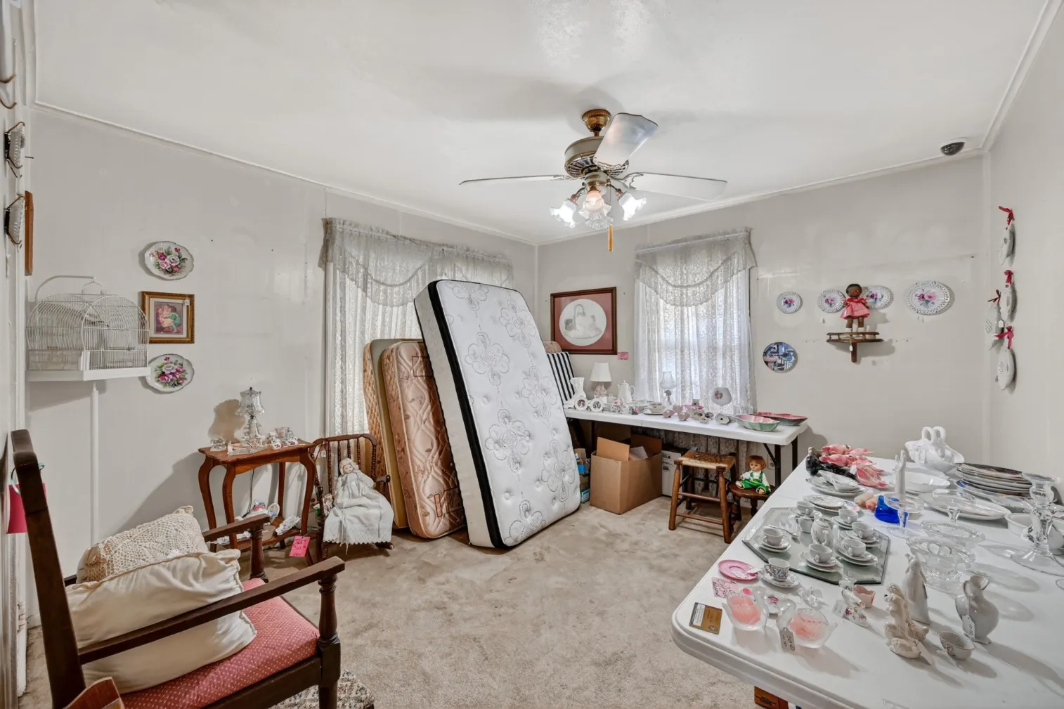 Single Family Residence For Sale in Dallas County , 207 Hood Street, Cedar Hill, Texas 75104, 2 Bedrooms, 1 Bathroom, Garage spaces, 976 Sqft, built in 1954, Preowned, Price $325,000, mls#21261594, Real Estate Agent in Cedar Hill, Homes For Sale in Dallas county, Homes For Sale in Cedar Hill, Realtor in Cedar Hill Texas, Real Estate Brokerage Independent Realty Texas, Luminita Cordes Realtor