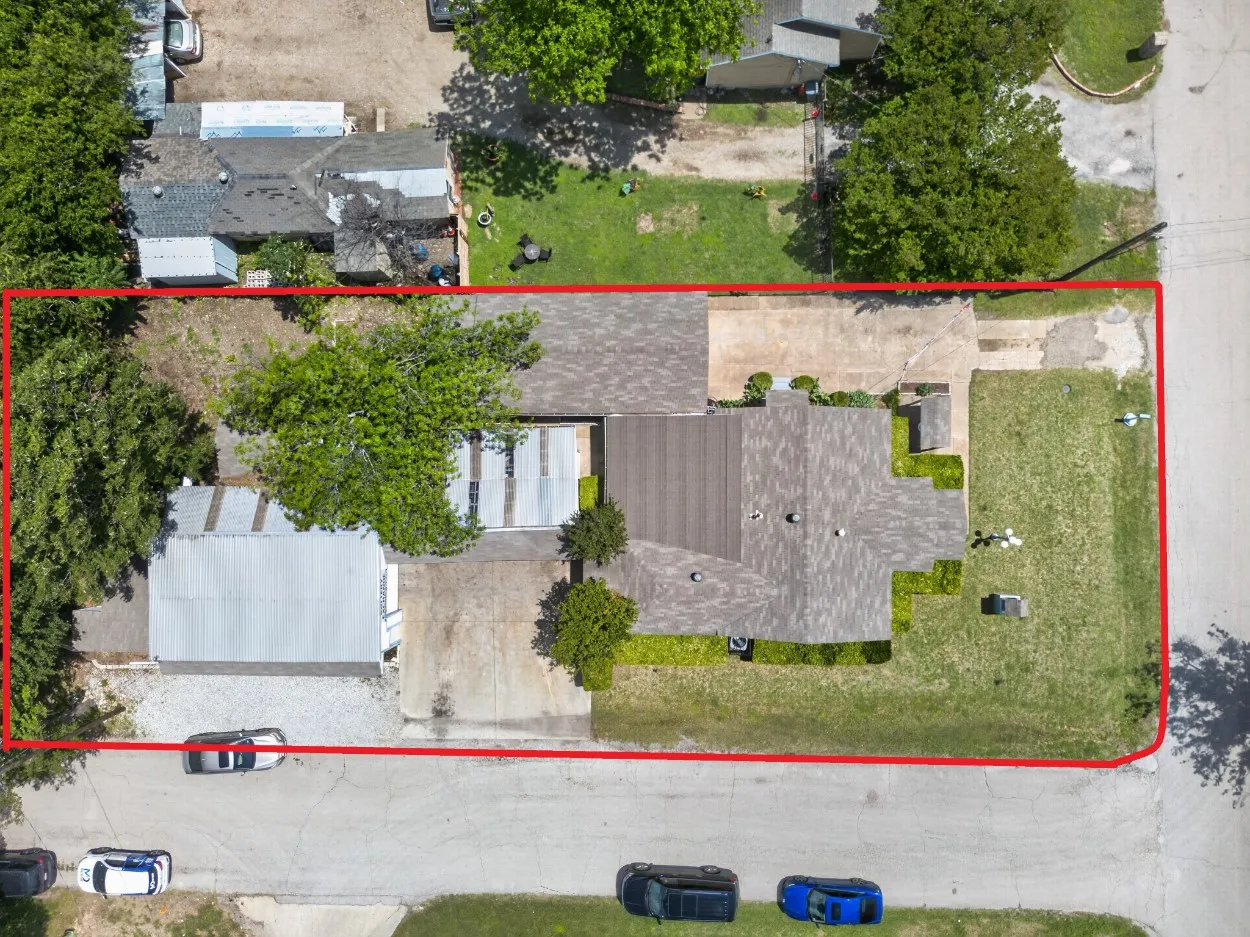 Single Family Residence For Sale in Dallas County , 207 Hood Street, Cedar Hill, Texas 75104, 2 Bedrooms, 1 Bathroom, Garage spaces, 976 Sqft, built in 1954, Preowned, Price $325,000, mls#21261594, Real Estate Agent in Cedar Hill, Homes For Sale in Dallas county, Homes For Sale in Cedar Hill, Realtor in Cedar Hill Texas, Real Estate Brokerage Independent Realty Texas, Luminita Cordes Realtor