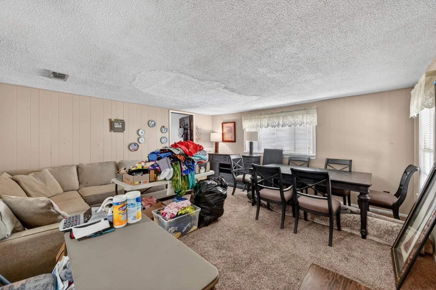 Single Family Residence For Sale in Dallas County , 207 Hood Street, Cedar Hill, Texas 75104, 2 Bedrooms, 1 Bathroom, Garage spaces, 976 Sqft, built in 1954, Preowned, Price $325,000, mls#21261594, Real Estate Agent in Cedar Hill, Homes For Sale in Dallas county, Homes For Sale in Cedar Hill, Realtor in Cedar Hill Texas, Real Estate Brokerage Independent Realty Texas, Luminita Cordes Realtor