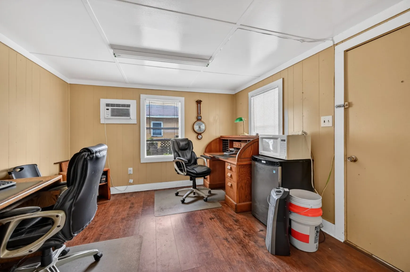 Single Family Residence For Sale in Dallas County , 207 Hood Street, Cedar Hill, Texas 75104, 2 Bedrooms, 1 Bathroom, Garage spaces, 976 Sqft, built in 1954, Preowned, Price $325,000, mls#21261594, Real Estate Agent in Cedar Hill, Homes For Sale in Dallas county, Homes For Sale in Cedar Hill, Realtor in Cedar Hill Texas, Real Estate Brokerage Independent Realty Texas, Luminita Cordes Realtor
