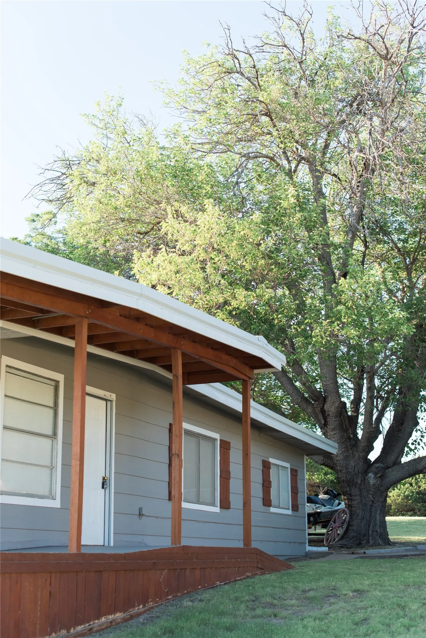 Single Family Residence For Sale in Palo Pinto County , 2037 Harris Drive, Graford, Texas 76449, 2 Bedrooms, 1 Bathroom, Garage spaces, 1,208 Sqft, built in 0, Preowned, Price $790,000, mls#21258836, Real Estate Agent in Graford, Homes For Sale in Palo Pinto county, Homes For Sale in Graford, Realtor in Graford Texas, Real Estate Brokerage Independent Realty Texas, Luminita Cordes Realtor