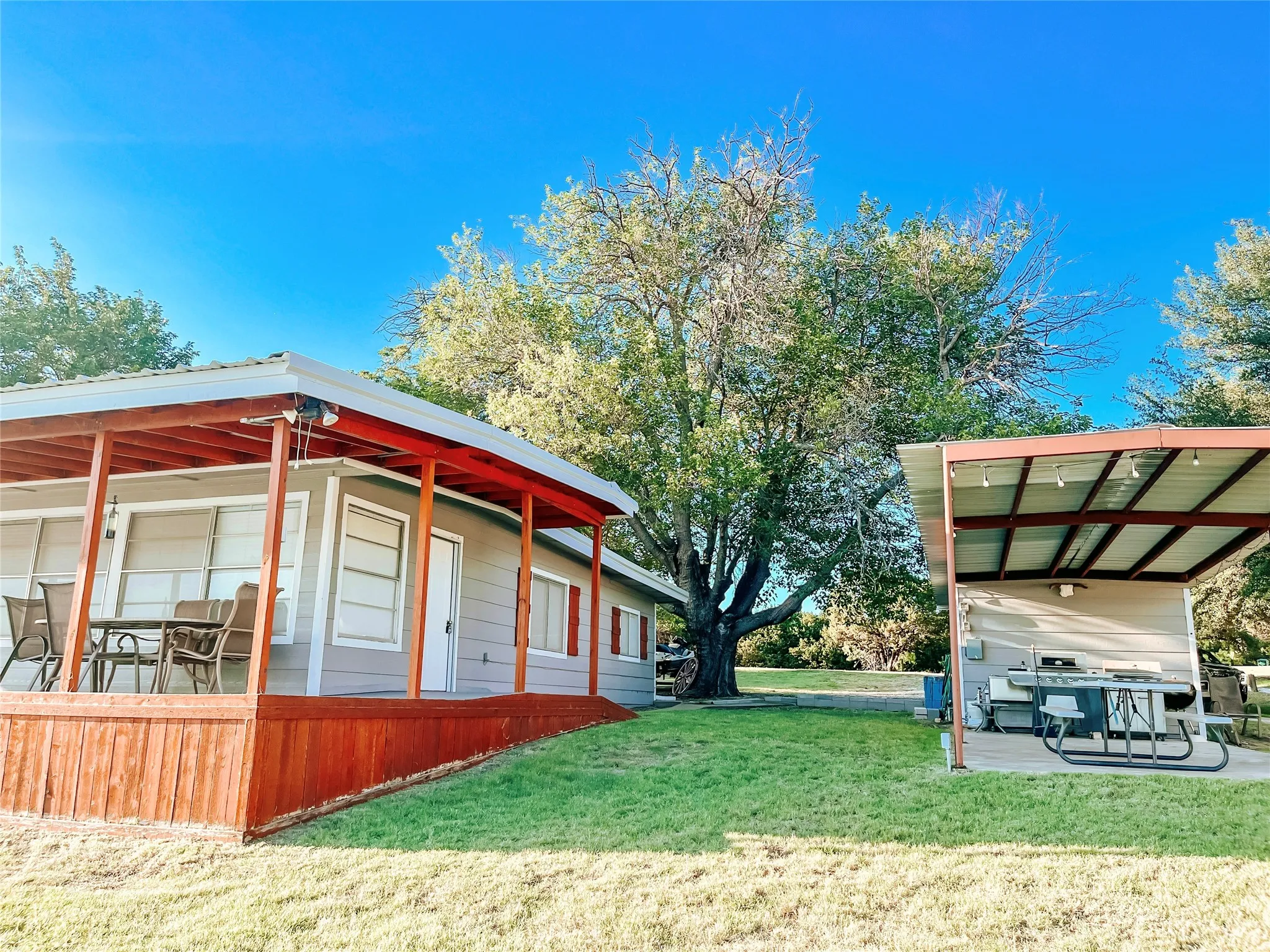 Single Family Residence For Sale in Palo Pinto County , 2037 Harris Drive, Graford, Texas 76449, 2 Bedrooms, 1 Bathroom, Garage spaces, 1,208 Sqft, built in 0, Preowned, Price $790,000, mls#21258836, Real Estate Agent in Graford, Homes For Sale in Palo Pinto county, Homes For Sale in Graford, Realtor in Graford Texas, Real Estate Brokerage Independent Realty Texas, Luminita Cordes Realtor