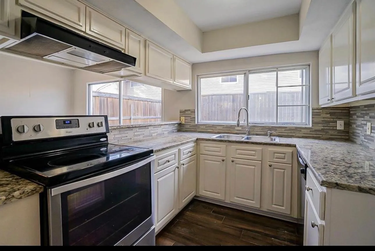 Single Family Residence For Sale in Dallas County , 735 Valiant Circle, Garland, Texas 75043, 3 Bedroom, 2 Bathroom, Garage spaces, 1,472 Sqft, built in 1972, Preowned, Price $200,000, mls#21262008, Real Estate Agent in Garland, Homes For Sale in Dallas county, Homes For Sale in Garland, Realtor in Garland Texas, Real Estate Brokerage Independent Realty Texas, Luminita Cordes Realtor