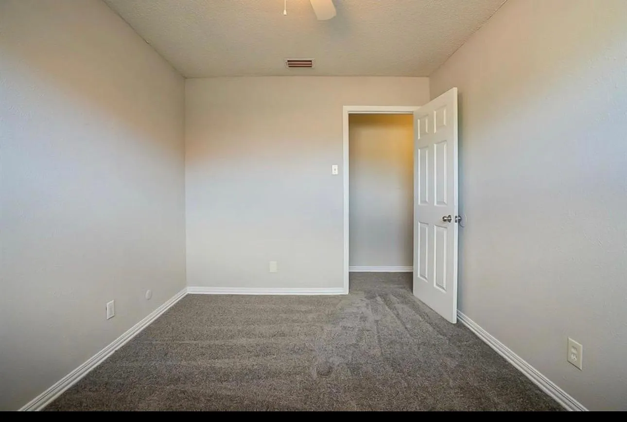Single Family Residence For Sale in Dallas County , 735 Valiant Circle, Garland, Texas 75043, 3 Bedroom, 2 Bathroom, Garage spaces, 1,472 Sqft, built in 1972, Preowned, Price $200,000, mls#21262008, Real Estate Agent in Garland, Homes For Sale in Dallas county, Homes For Sale in Garland, Realtor in Garland Texas, Real Estate Brokerage Independent Realty Texas, Luminita Cordes Realtor