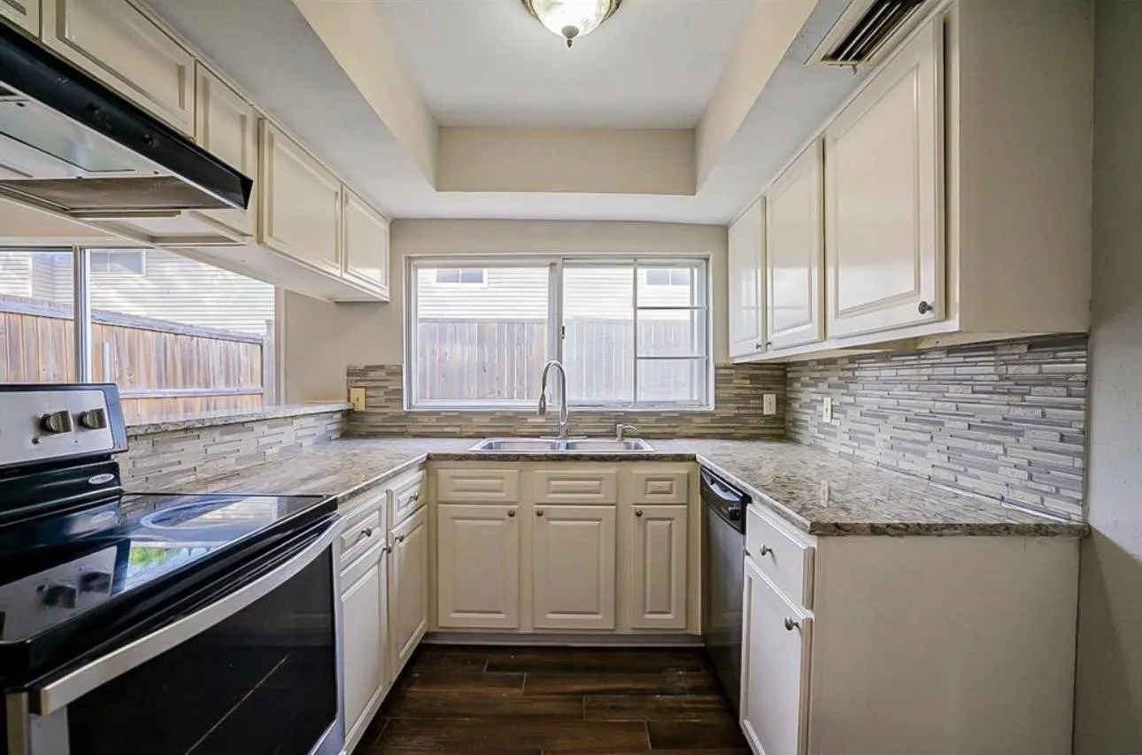 Single Family Residence For Sale in Dallas County , 735 Valiant Circle, Garland, Texas 75043, 3 Bedroom, 2 Bathroom, Garage spaces, 1,472 Sqft, built in 1972, Preowned, Price $200,000, mls#21262008, Real Estate Agent in Garland, Homes For Sale in Dallas county, Homes For Sale in Garland, Realtor in Garland Texas, Real Estate Brokerage Independent Realty Texas, Luminita Cordes Realtor