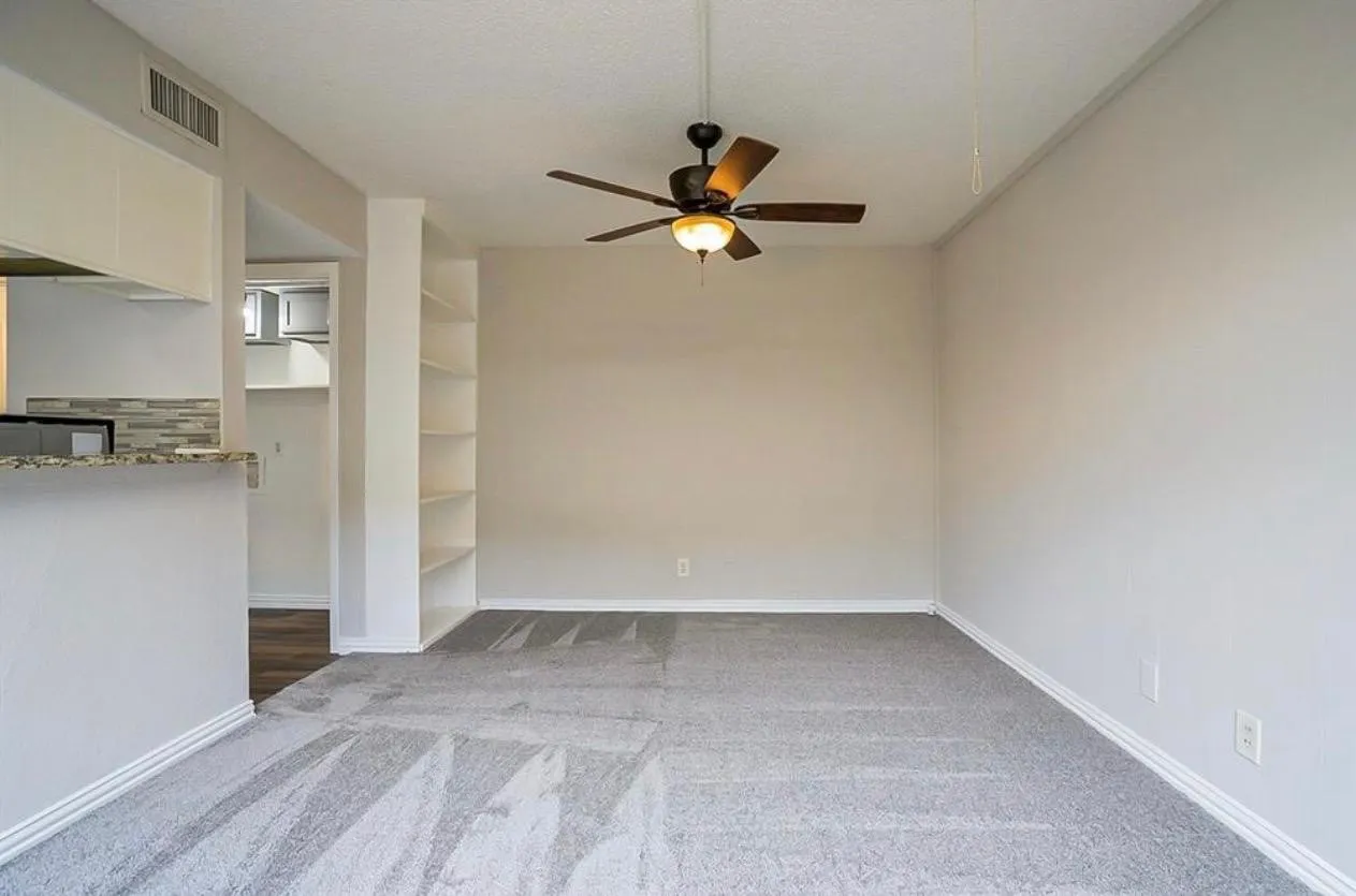 Single Family Residence For Sale in Dallas County , 735 Valiant Circle, Garland, Texas 75043, 3 Bedroom, 2 Bathroom, Garage spaces, 1,472 Sqft, built in 1972, Preowned, Price $200,000, mls#21262008, Real Estate Agent in Garland, Homes For Sale in Dallas county, Homes For Sale in Garland, Realtor in Garland Texas, Real Estate Brokerage Independent Realty Texas, Luminita Cordes Realtor