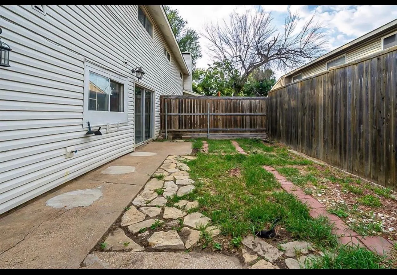 Single Family Residence For Sale in Dallas County , 735 Valiant Circle, Garland, Texas 75043, 3 Bedroom, 2 Bathroom, Garage spaces, 1,472 Sqft, built in 1972, Preowned, Price $200,000, mls#21262008, Real Estate Agent in Garland, Homes For Sale in Dallas county, Homes For Sale in Garland, Realtor in Garland Texas, Real Estate Brokerage Independent Realty Texas, Luminita Cordes Realtor