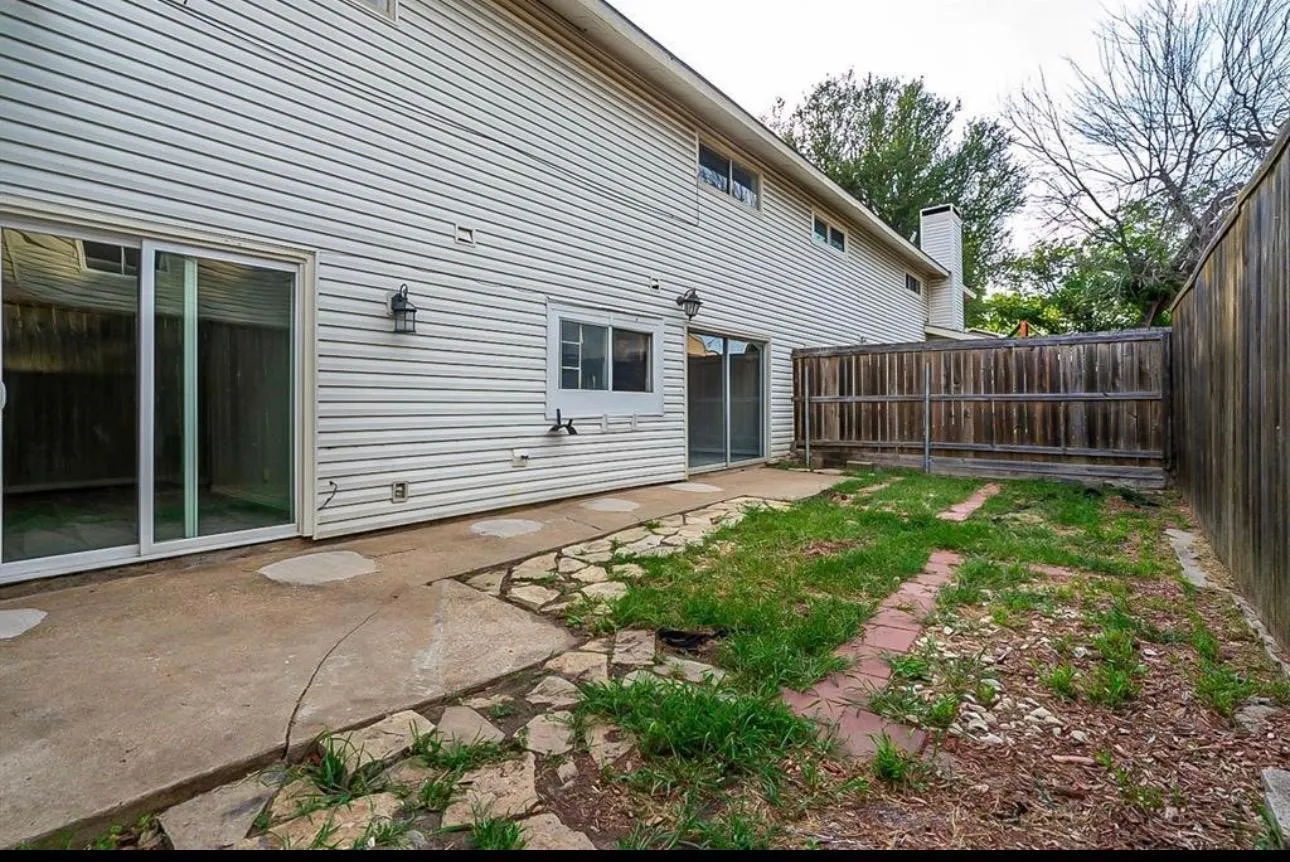 Single Family Residence For Sale in Dallas County , 735 Valiant Circle, Garland, Texas 75043, 3 Bedroom, 2 Bathroom, Garage spaces, 1,472 Sqft, built in 1972, Preowned, Price $200,000, mls#21262008, Real Estate Agent in Garland, Homes For Sale in Dallas county, Homes For Sale in Garland, Realtor in Garland Texas, Real Estate Brokerage Independent Realty Texas, Luminita Cordes Realtor