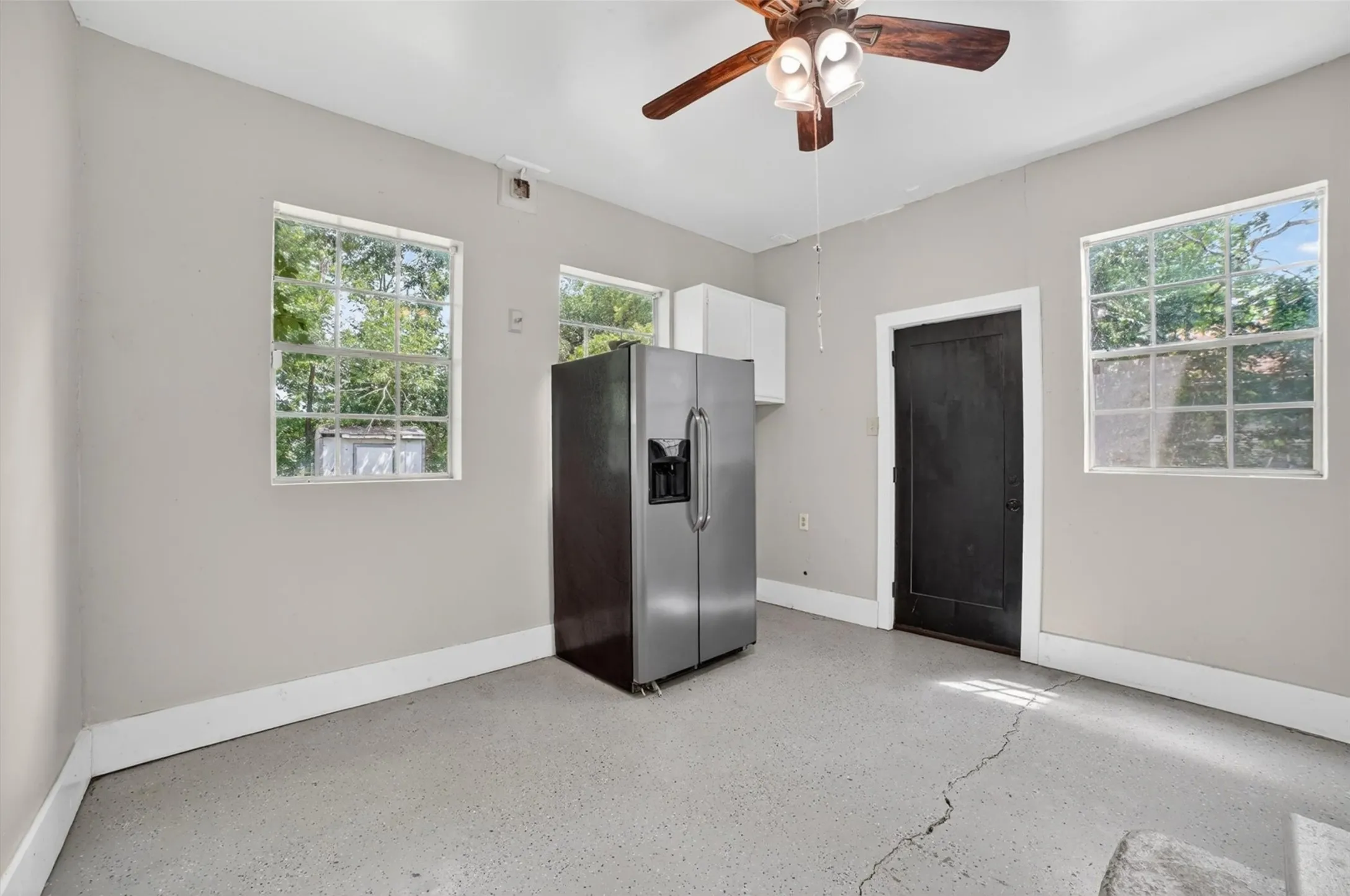 Single Family Residence For Sale in Kaufman County , 504 W Grove Street, Kaufman, Texas 75142, 3 Bedroom, 2 Bathroom, Garage spaces, 1,548 Sqft, built in 1920, Preowned, mls#21261761, Real Estate Agent in Kaufman, Homes For Sale in Kaufman county, Homes For Sale in Kaufman, Realtor in Kaufman Texas, Real Estate Brokerage Independent Realty Texas, Luminita Cordes Realtor