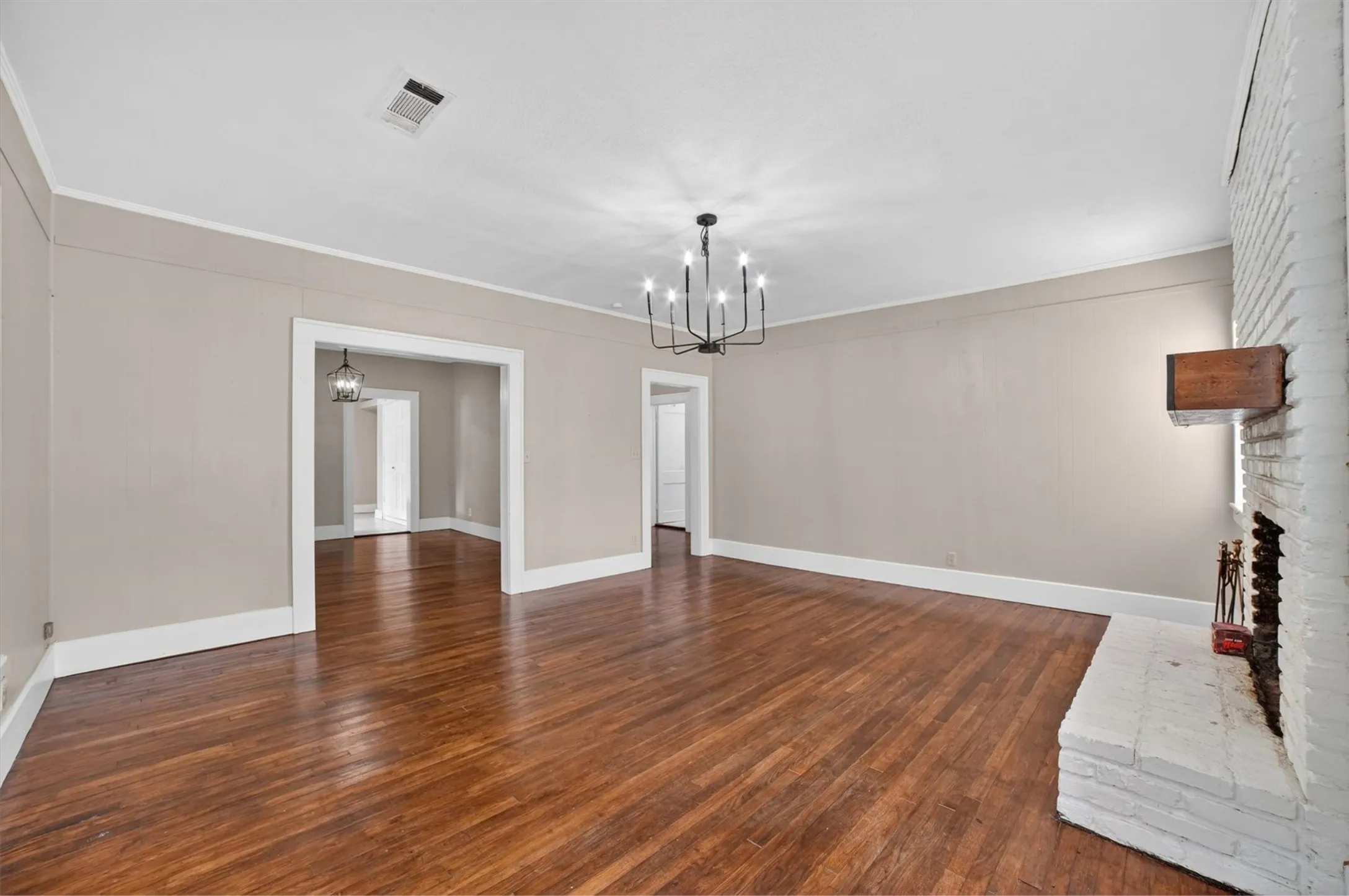 Single Family Residence For Sale in Kaufman County , 504 W Grove Street, Kaufman, Texas 75142, 3 Bedroom, 2 Bathroom, Garage spaces, 1,548 Sqft, built in 1920, Preowned, mls#21261761, Real Estate Agent in Kaufman, Homes For Sale in Kaufman county, Homes For Sale in Kaufman, Realtor in Kaufman Texas, Real Estate Brokerage Independent Realty Texas, Luminita Cordes Realtor