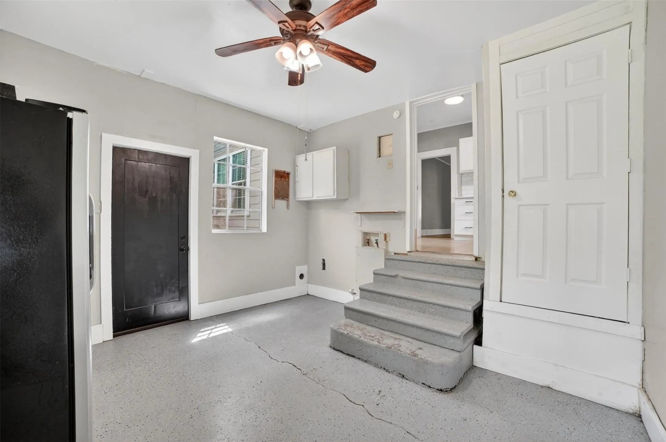 Single Family Residence For Sale in Kaufman County , 504 W Grove Street, Kaufman, Texas 75142, 3 Bedroom, 2 Bathroom, Garage spaces, 1,548 Sqft, built in 1920, Preowned, mls#21261761, Real Estate Agent in Kaufman, Homes For Sale in Kaufman county, Homes For Sale in Kaufman, Realtor in Kaufman Texas, Real Estate Brokerage Independent Realty Texas, Luminita Cordes Realtor