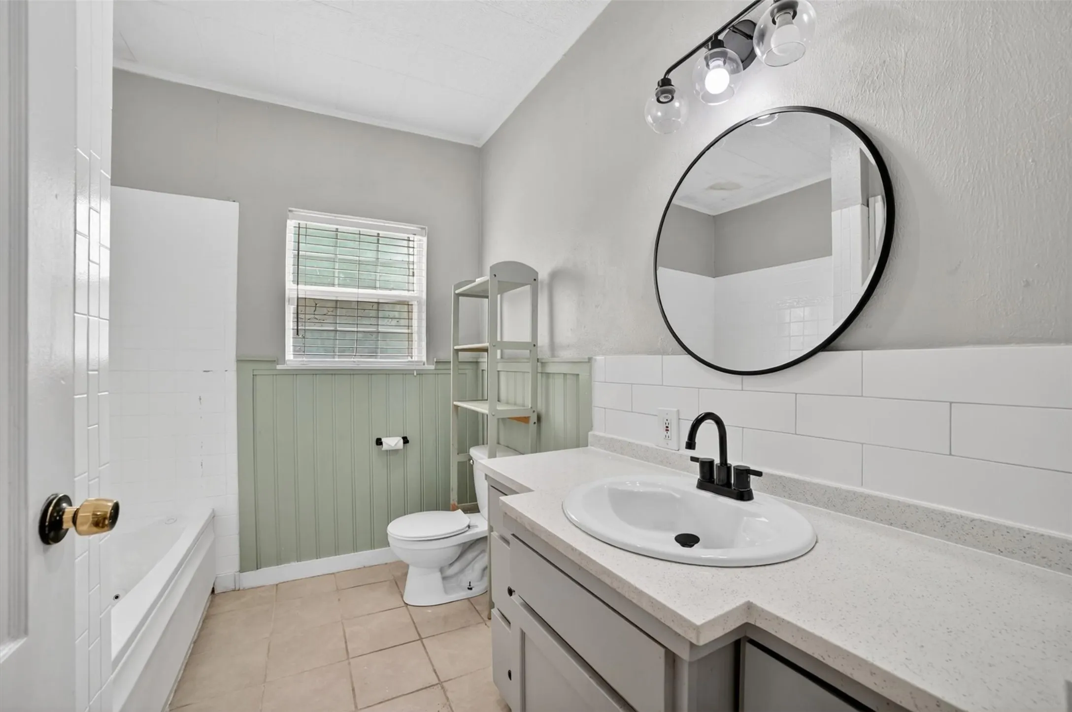 Single Family Residence For Sale in Kaufman County , 504 W Grove Street, Kaufman, Texas 75142, 3 Bedroom, 2 Bathroom, Garage spaces, 1,548 Sqft, built in 1920, Preowned, mls#21261761, Real Estate Agent in Kaufman, Homes For Sale in Kaufman county, Homes For Sale in Kaufman, Realtor in Kaufman Texas, Real Estate Brokerage Independent Realty Texas, Luminita Cordes Realtor