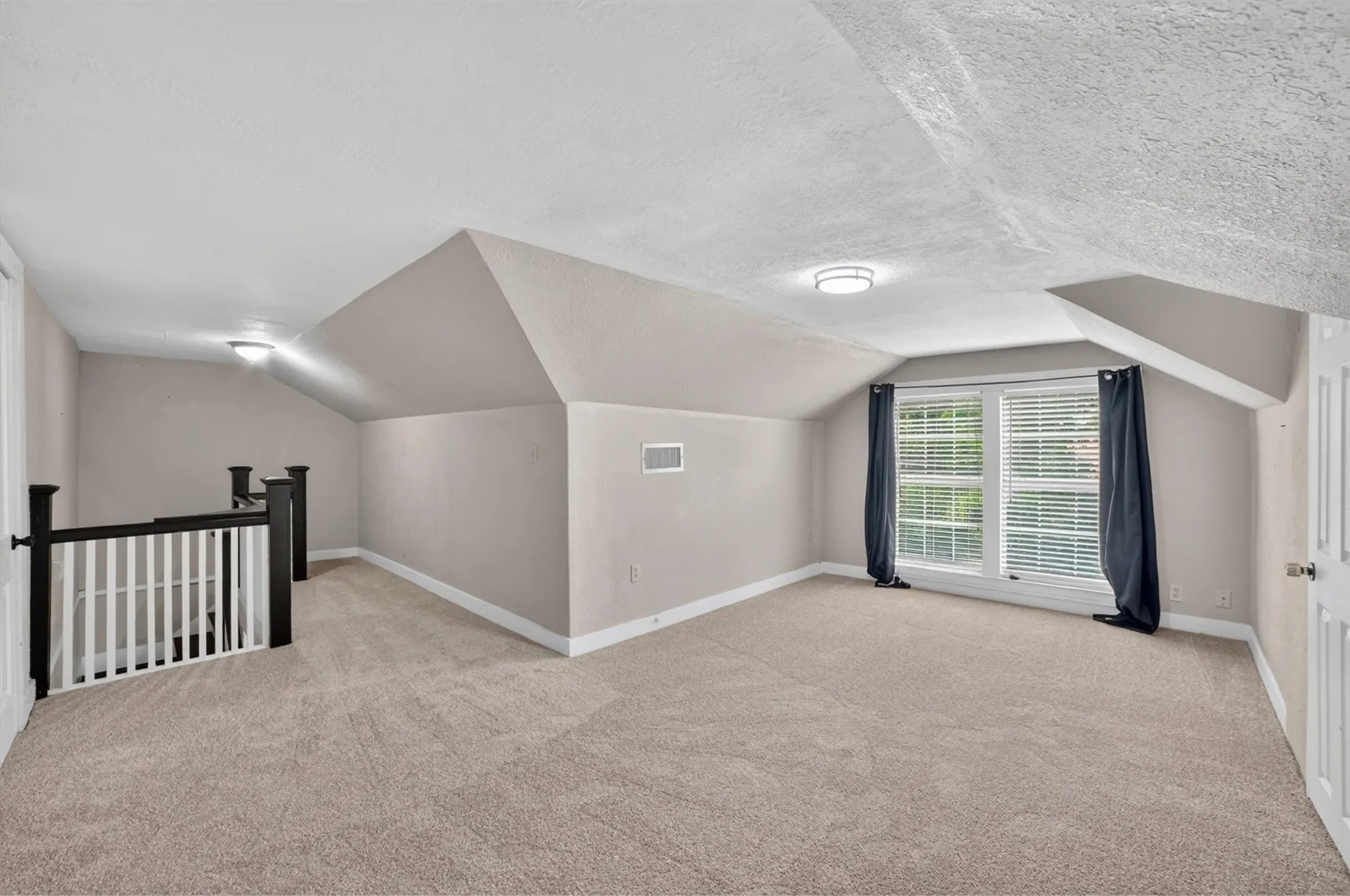Single Family Residence For Sale in Kaufman County , 504 W Grove Street, Kaufman, Texas 75142, 3 Bedroom, 2 Bathroom, Garage spaces, 1,548 Sqft, built in 1920, Preowned, mls#21261761, Real Estate Agent in Kaufman, Homes For Sale in Kaufman county, Homes For Sale in Kaufman, Realtor in Kaufman Texas, Real Estate Brokerage Independent Realty Texas, Luminita Cordes Realtor