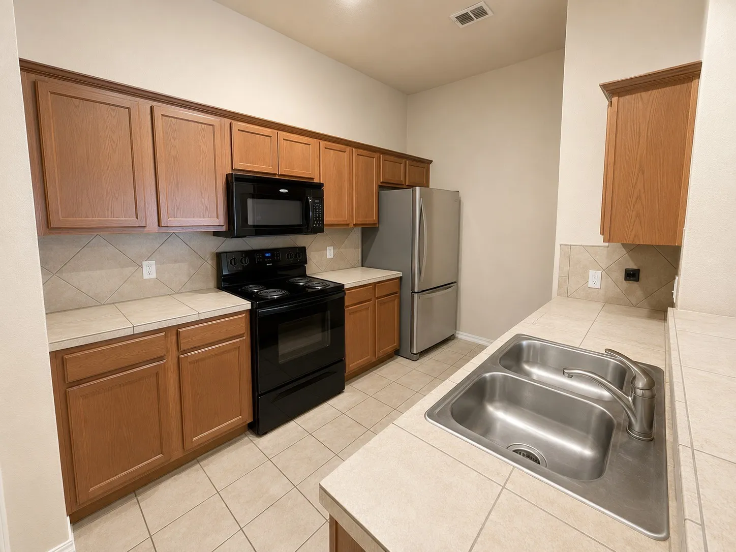 Duplex For Sale in Tarrant County , 1334 Piedmont Drive, Mansfield, Texas 76063, 6 Bedroom, 4 Bathroom, 2 Garage spaces, 2,444 Sqft, built in 2008, mls#21251445, Real Estate Agent in Mansfield, Homes For Sale in Tarrant county, Homes For Sale in Mansfield, Realtor in Mansfield Texas, Real Estate Brokerage Independent Realty Texas, Luminita Cordes Realtor