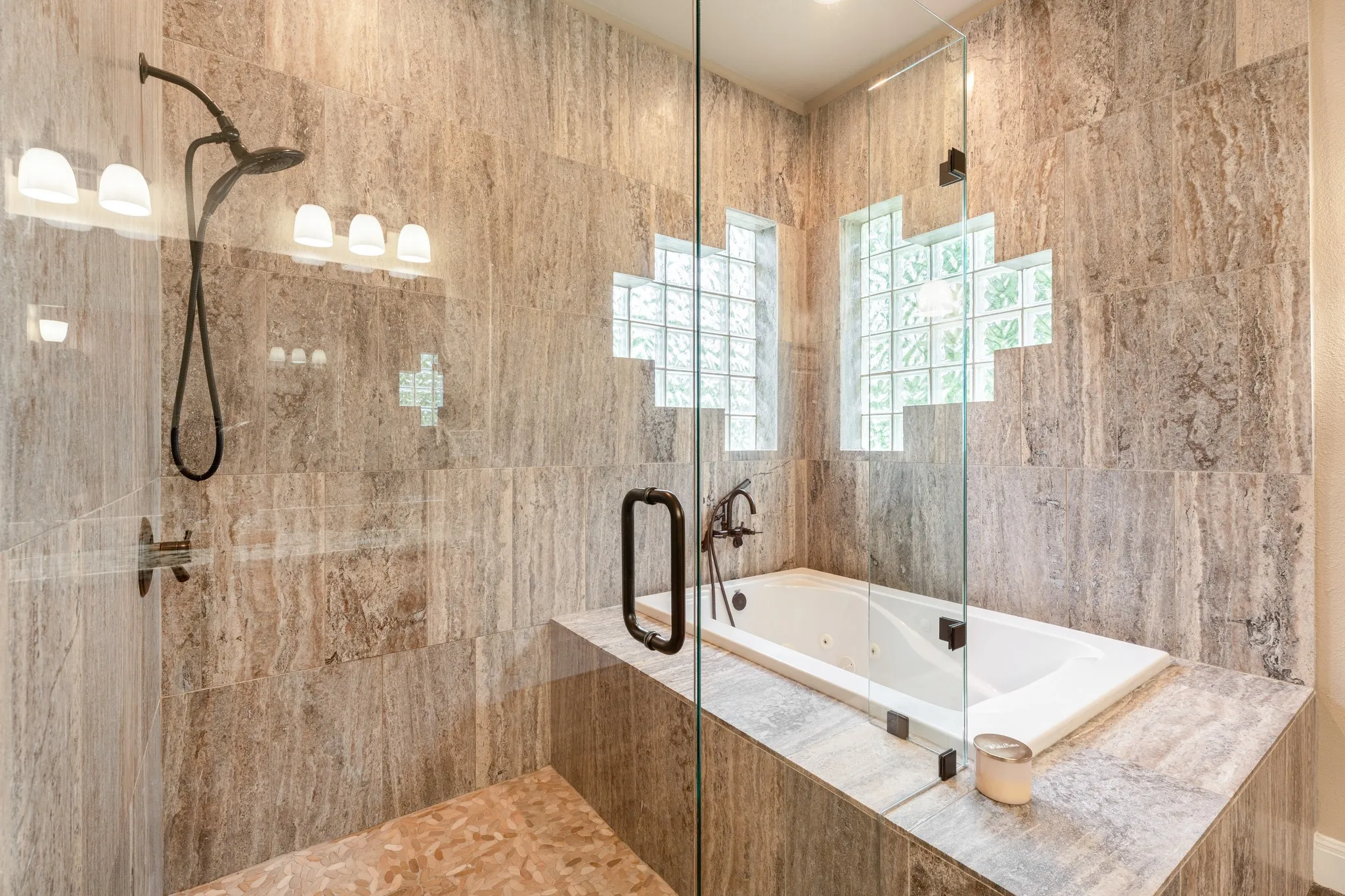 Single Family Residence For Sale in Hood County , 10008 Flight Plan Drive, Granbury, Texas 76049, 4 Bedroom, 3 Bathroom, 3 Garage spaces, 3,195 Sqft, built in 1996, Preowned, mls#21249742, Real Estate Agent in Granbury, Homes For Sale in Hood county, Homes For Sale in Granbury, Realtor in Granbury Texas, Real Estate Brokerage Independent Realty Texas, Luminita Cordes Realtor