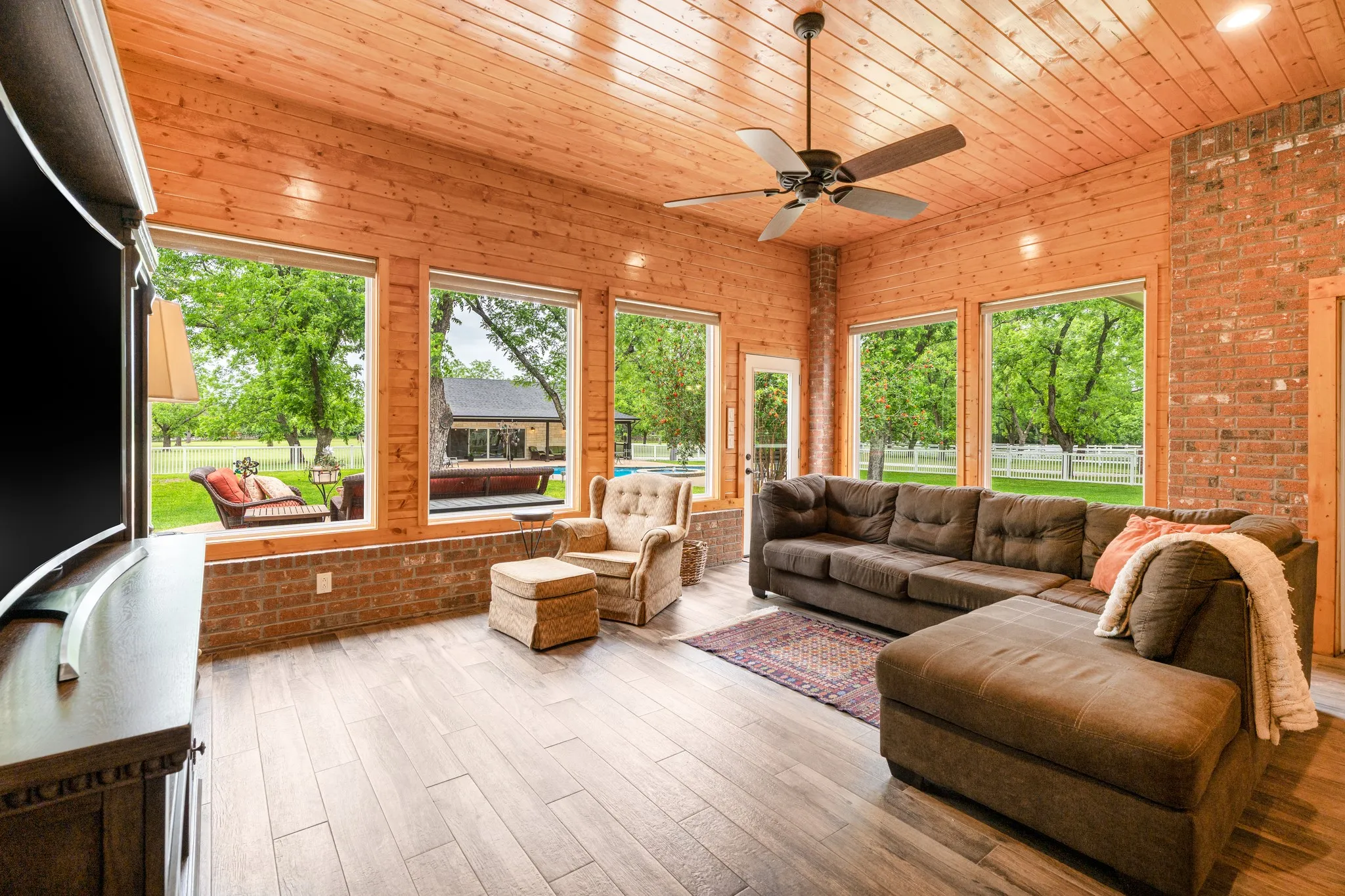 Single Family Residence For Sale in Hood County , 10008 Flight Plan Drive, Granbury, Texas 76049, 4 Bedroom, 3 Bathroom, 3 Garage spaces, 3,195 Sqft, built in 1996, Preowned, mls#21249742, Real Estate Agent in Granbury, Homes For Sale in Hood county, Homes For Sale in Granbury, Realtor in Granbury Texas, Real Estate Brokerage Independent Realty Texas, Luminita Cordes Realtor