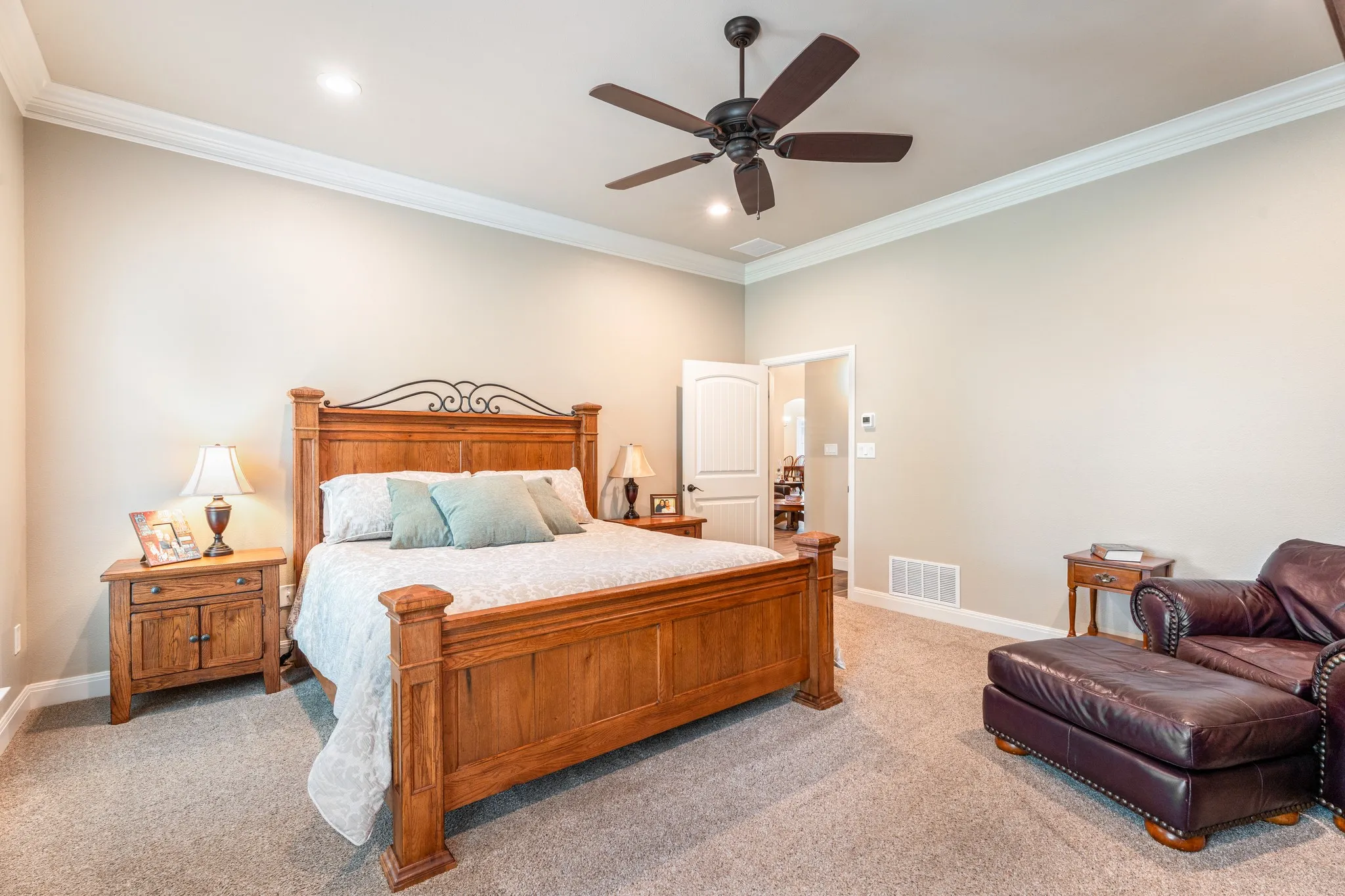 Single Family Residence For Sale in Hood County , 10008 Flight Plan Drive, Granbury, Texas 76049, 4 Bedroom, 3 Bathroom, 3 Garage spaces, 3,195 Sqft, built in 1996, Preowned, mls#21249742, Real Estate Agent in Granbury, Homes For Sale in Hood county, Homes For Sale in Granbury, Realtor in Granbury Texas, Real Estate Brokerage Independent Realty Texas, Luminita Cordes Realtor