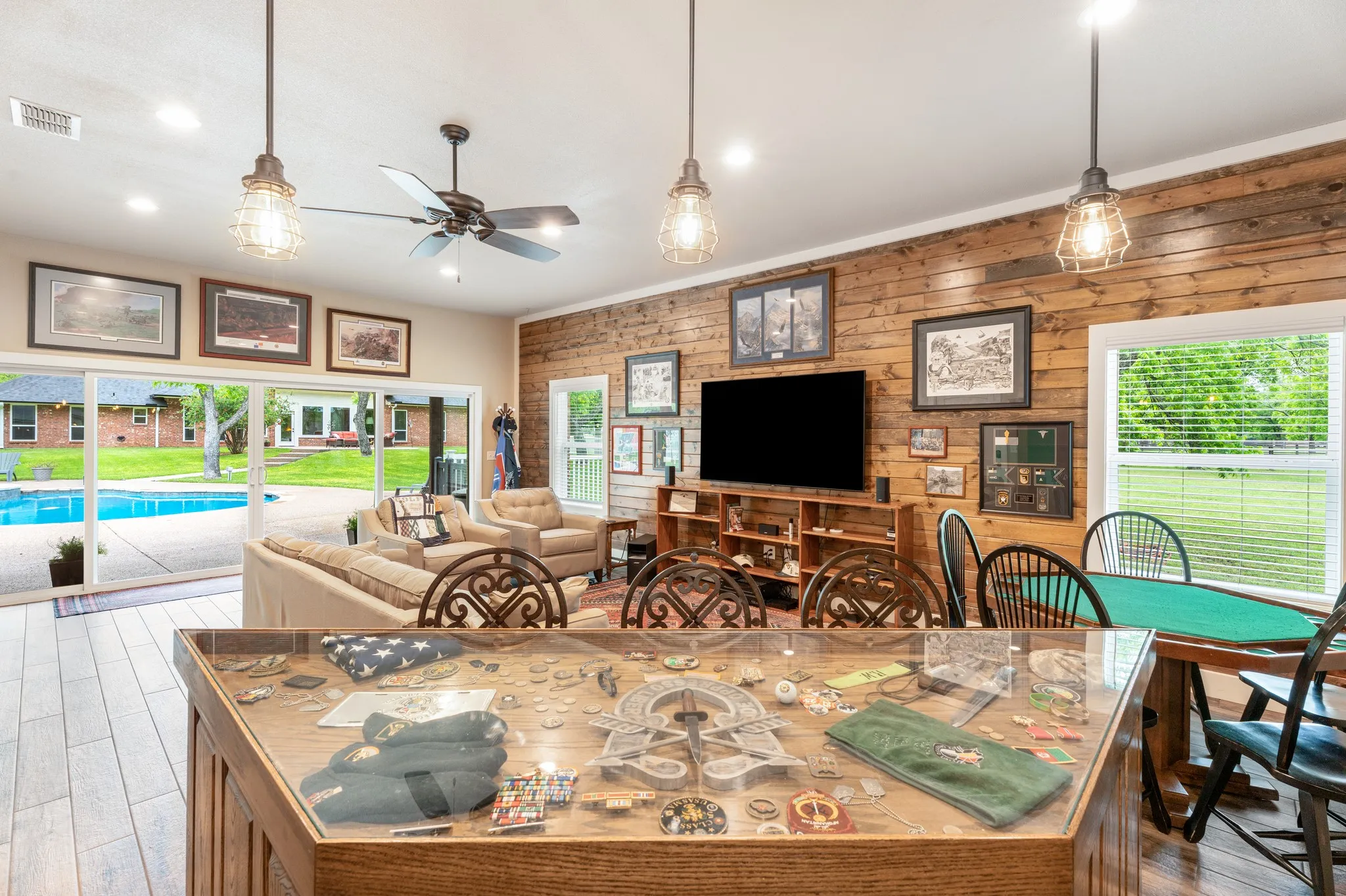 Single Family Residence For Sale in Hood County , 10008 Flight Plan Drive, Granbury, Texas 76049, 4 Bedroom, 3 Bathroom, 3 Garage spaces, 3,195 Sqft, built in 1996, Preowned, mls#21249742, Real Estate Agent in Granbury, Homes For Sale in Hood county, Homes For Sale in Granbury, Realtor in Granbury Texas, Real Estate Brokerage Independent Realty Texas, Luminita Cordes Realtor