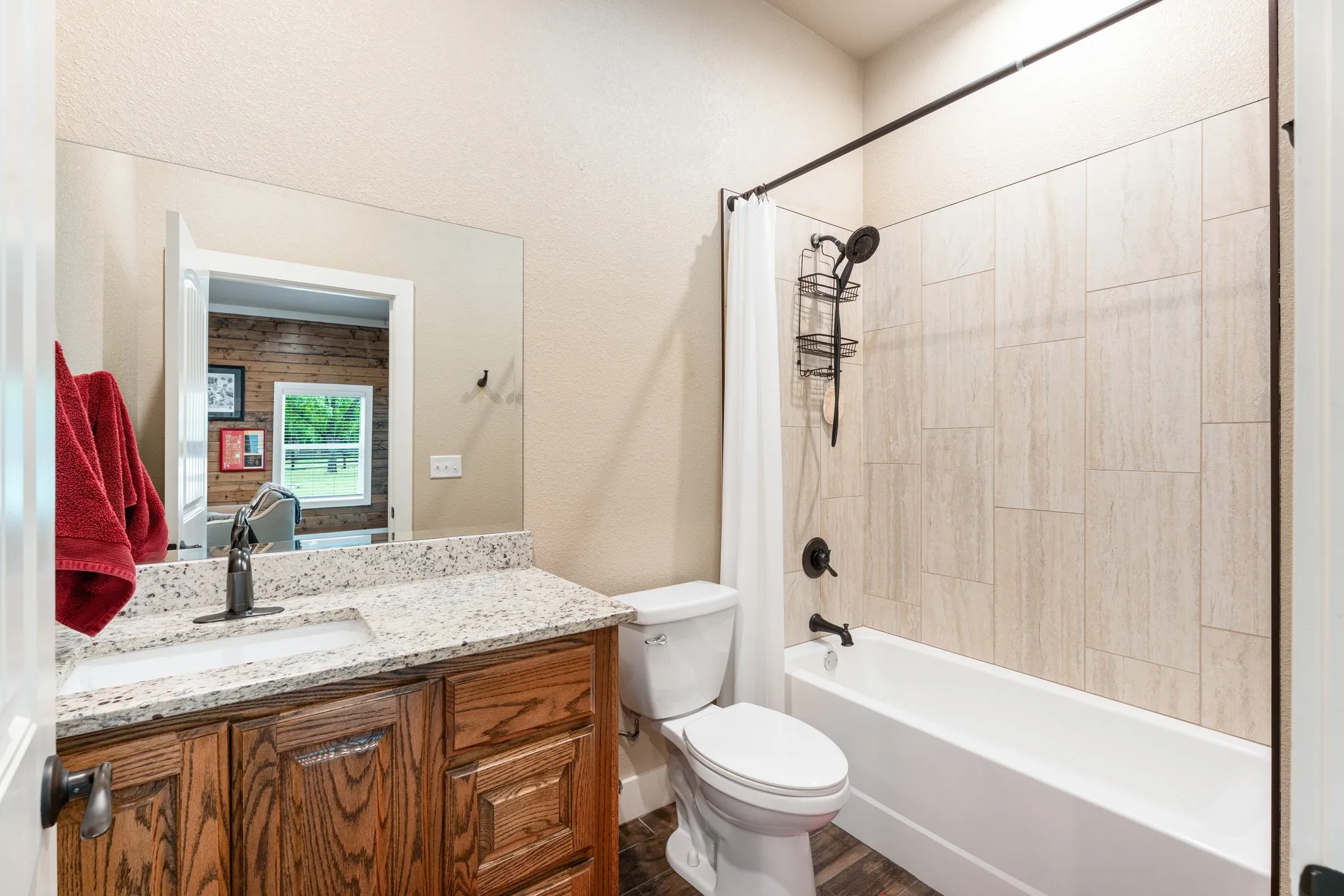 Single Family Residence For Sale in Hood County , 10008 Flight Plan Drive, Granbury, Texas 76049, 4 Bedroom, 3 Bathroom, 3 Garage spaces, 3,195 Sqft, built in 1996, Preowned, mls#21249742, Real Estate Agent in Granbury, Homes For Sale in Hood county, Homes For Sale in Granbury, Realtor in Granbury Texas, Real Estate Brokerage Independent Realty Texas, Luminita Cordes Realtor