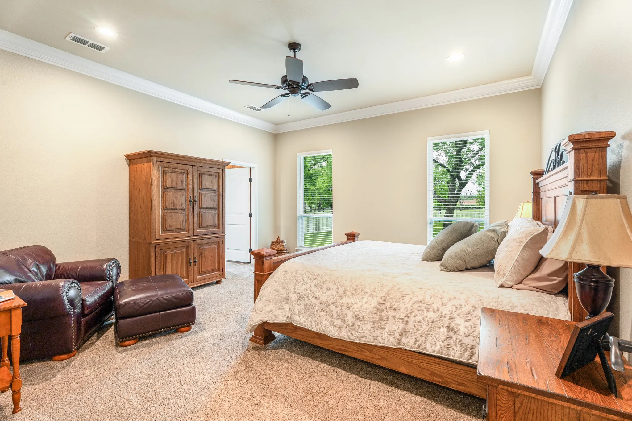Single Family Residence For Sale in Hood County , 10008 Flight Plan Drive, Granbury, Texas 76049, 4 Bedroom, 3 Bathroom, 3 Garage spaces, 3,195 Sqft, built in 1996, Preowned, mls#21249742, Real Estate Agent in Granbury, Homes For Sale in Hood county, Homes For Sale in Granbury, Realtor in Granbury Texas, Real Estate Brokerage Independent Realty Texas, Luminita Cordes Realtor