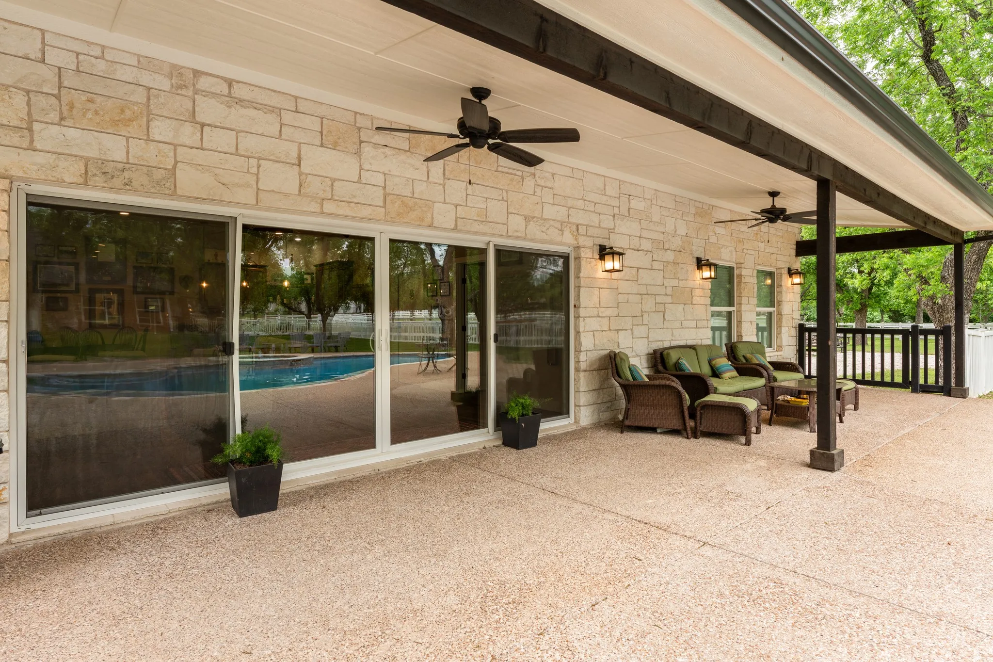 Single Family Residence For Sale in Hood County , 10008 Flight Plan Drive, Granbury, Texas 76049, 4 Bedroom, 3 Bathroom, 3 Garage spaces, 3,195 Sqft, built in 1996, Preowned, mls#21249742, Real Estate Agent in Granbury, Homes For Sale in Hood county, Homes For Sale in Granbury, Realtor in Granbury Texas, Real Estate Brokerage Independent Realty Texas, Luminita Cordes Realtor