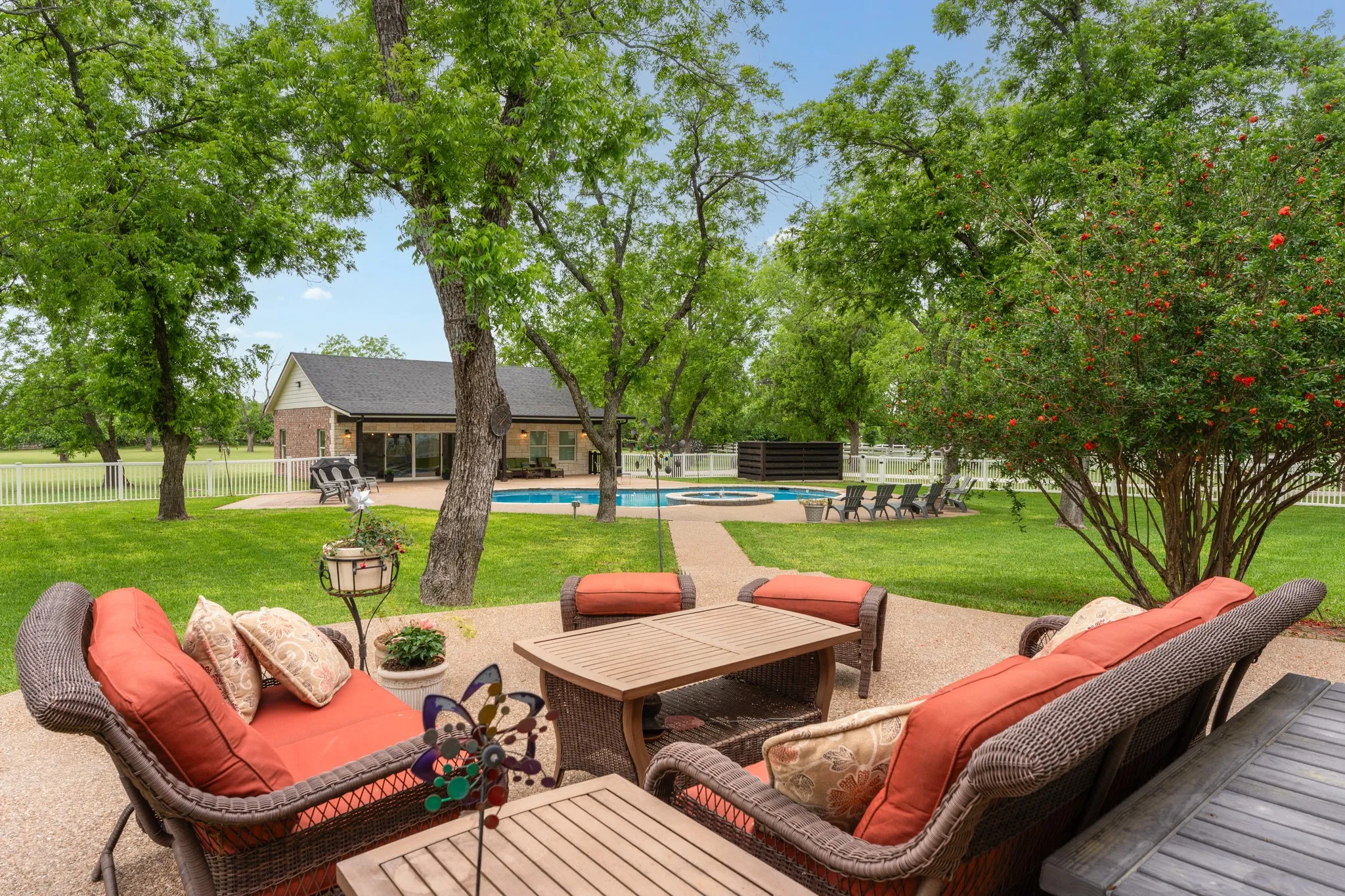 Single Family Residence For Sale in Hood County , 10008 Flight Plan Drive, Granbury, Texas 76049, 4 Bedroom, 3 Bathroom, 3 Garage spaces, 3,195 Sqft, built in 1996, Preowned, mls#21249742, Real Estate Agent in Granbury, Homes For Sale in Hood county, Homes For Sale in Granbury, Realtor in Granbury Texas, Real Estate Brokerage Independent Realty Texas, Luminita Cordes Realtor
