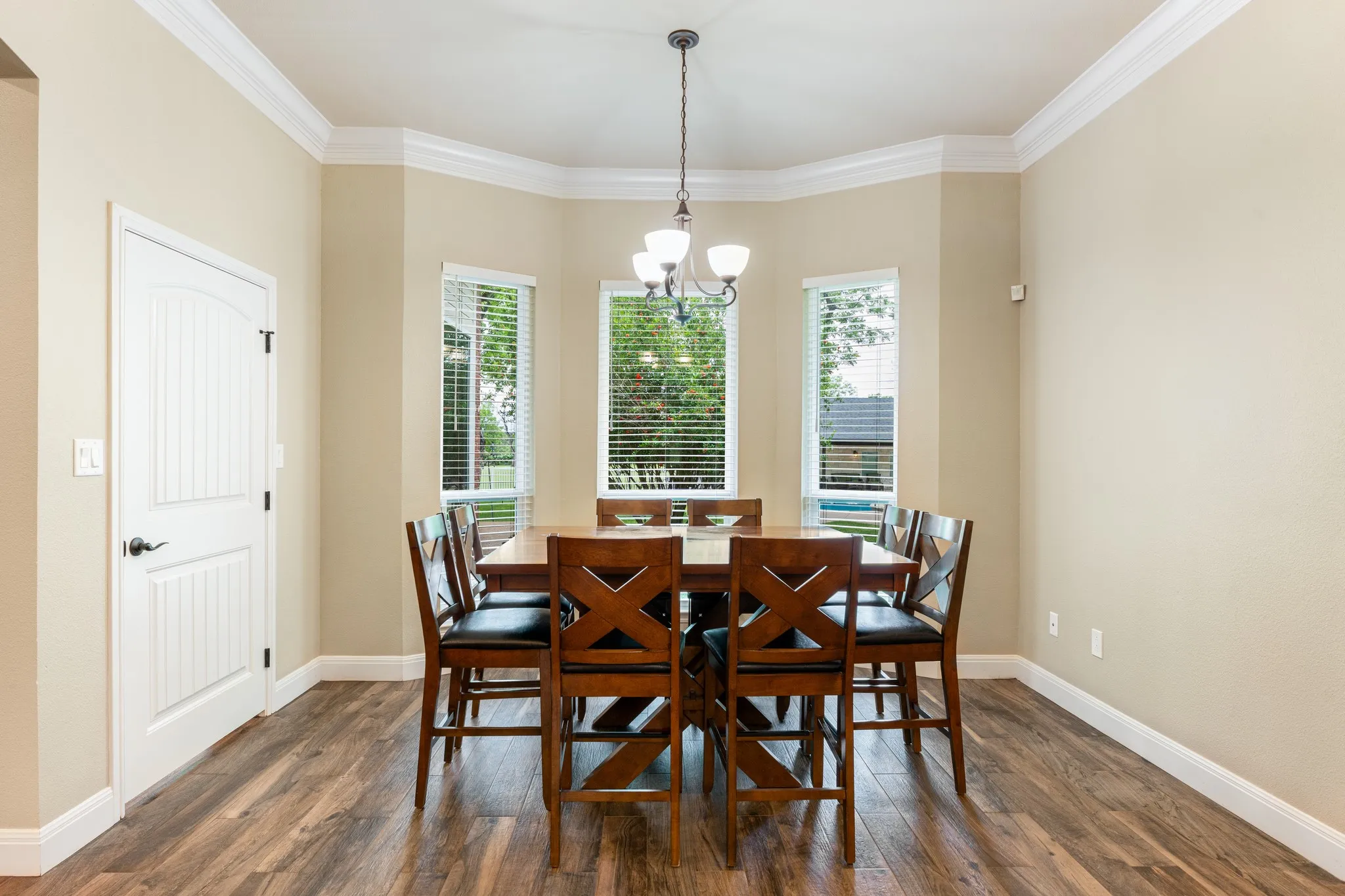 Single Family Residence For Sale in Hood County , 10008 Flight Plan Drive, Granbury, Texas 76049, 4 Bedroom, 3 Bathroom, 3 Garage spaces, 3,195 Sqft, built in 1996, Preowned, mls#21249742, Real Estate Agent in Granbury, Homes For Sale in Hood county, Homes For Sale in Granbury, Realtor in Granbury Texas, Real Estate Brokerage Independent Realty Texas, Luminita Cordes Realtor