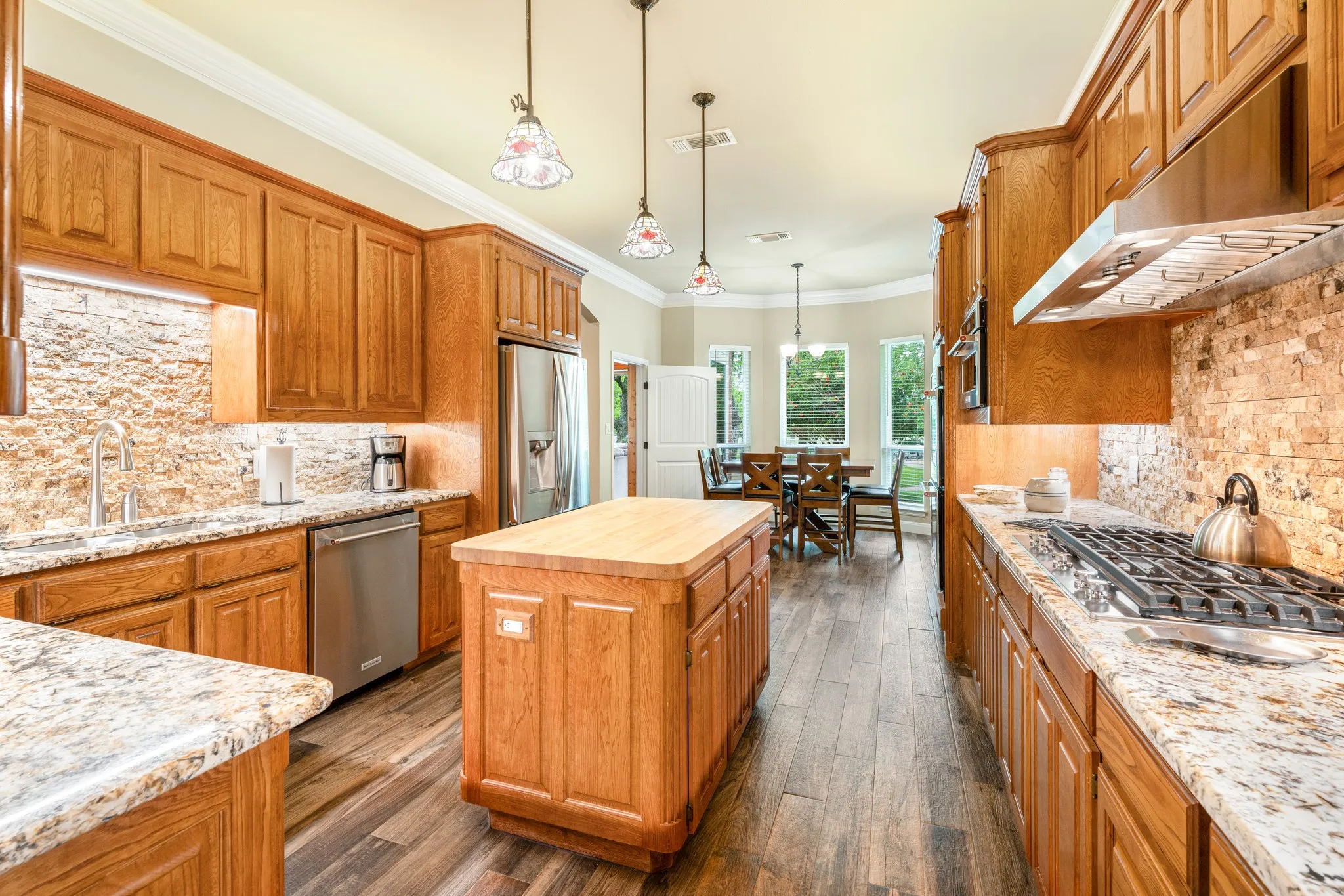 Single Family Residence For Sale in Hood County , 10008 Flight Plan Drive, Granbury, Texas 76049, 4 Bedroom, 3 Bathroom, 3 Garage spaces, 3,195 Sqft, built in 1996, Preowned, mls#21249742, Real Estate Agent in Granbury, Homes For Sale in Hood county, Homes For Sale in Granbury, Realtor in Granbury Texas, Real Estate Brokerage Independent Realty Texas, Luminita Cordes Realtor